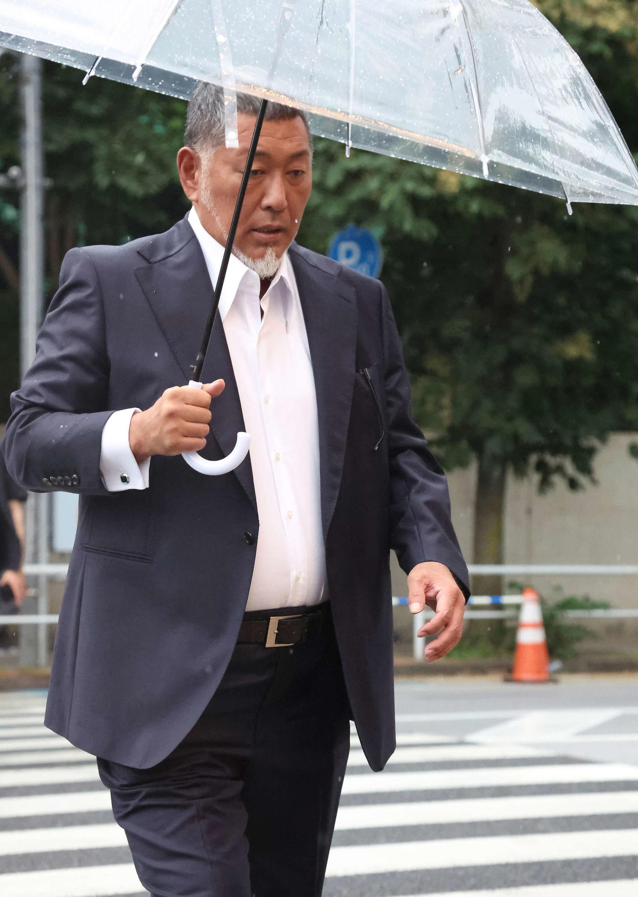 球場入りする清原氏（撮影・丹羽敏通）