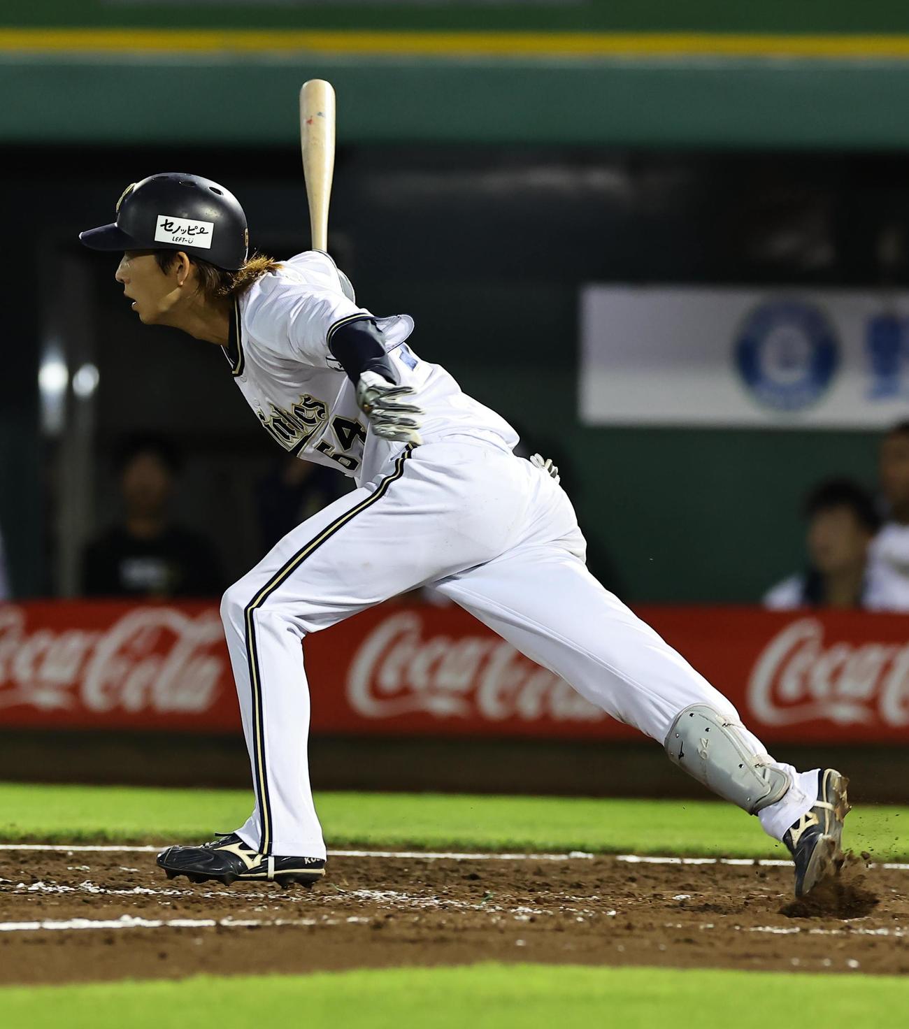 オリックス対日本ハム　5回裏オリックス1死一三塁、大里昂生は適時二塁打を放つ（撮影・上田博志）