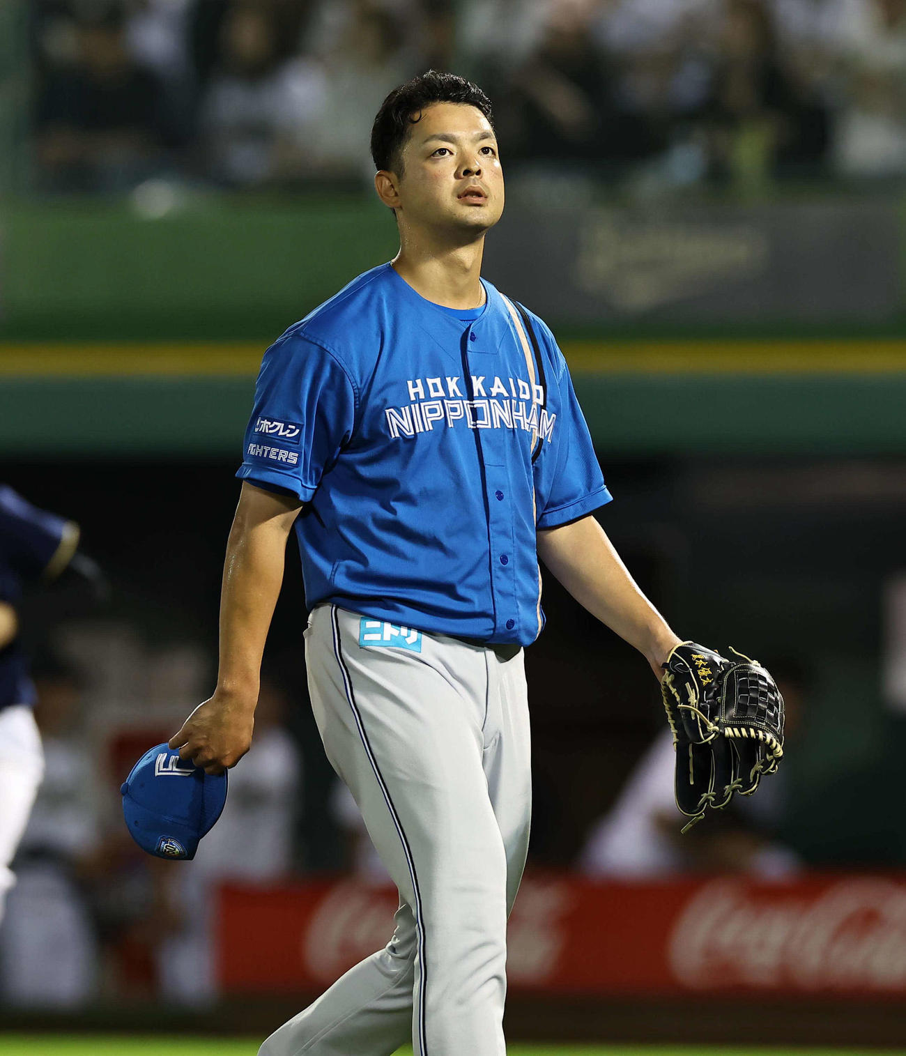 オリックス対日本ハム　無失点に抑えほっとした表情で引き揚げる黒木（撮影・上田博志）