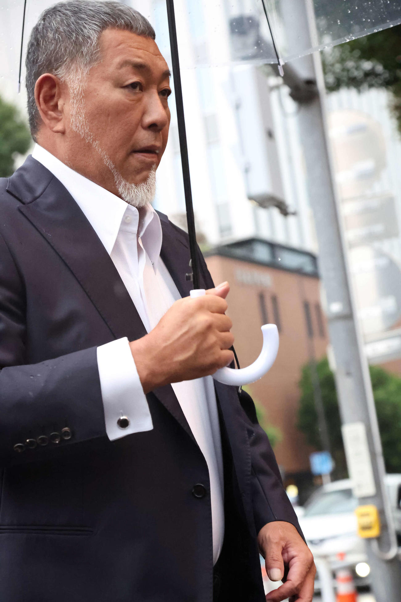 球場入りする清原氏（撮影・丹羽敏通）