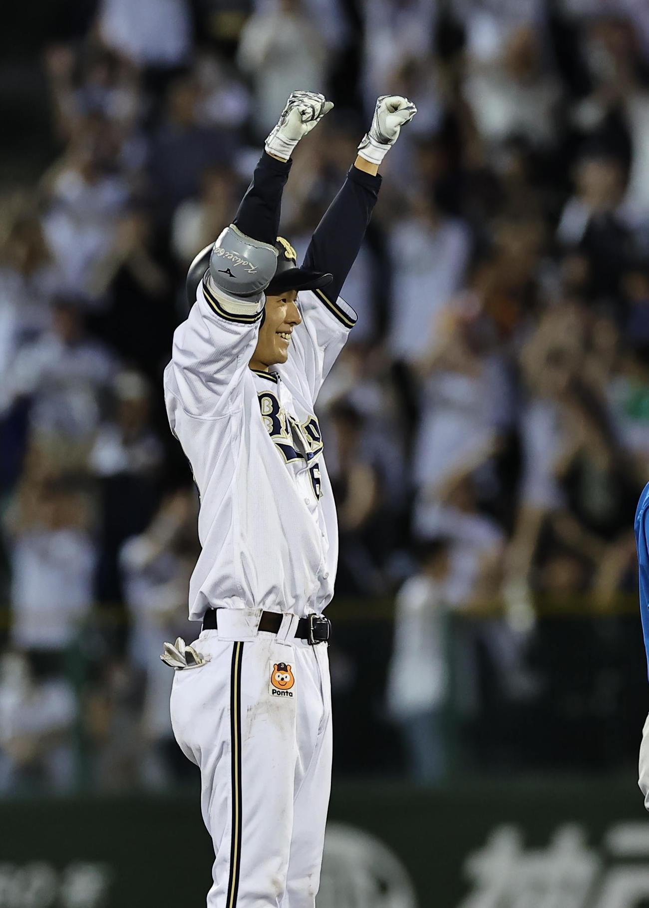 オリックス対日本ハム　5回裏オリックス1死一三塁、大里昂生は適時二塁打を放つ（撮影・上田博志）