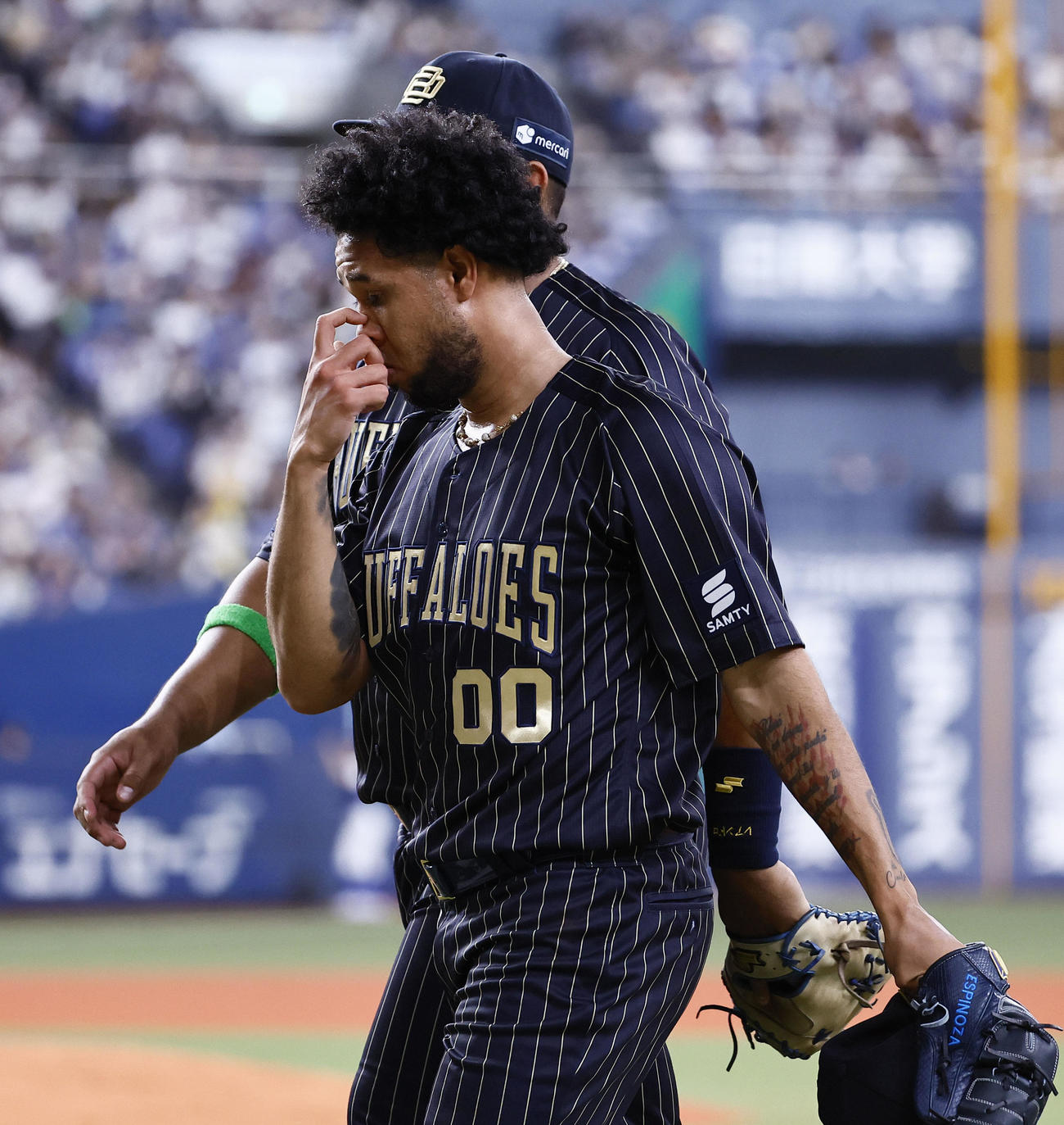 オリックス対日本ハム　6回を終え、ベンチに戻るエスピノーザ（撮影・藤尾明華）