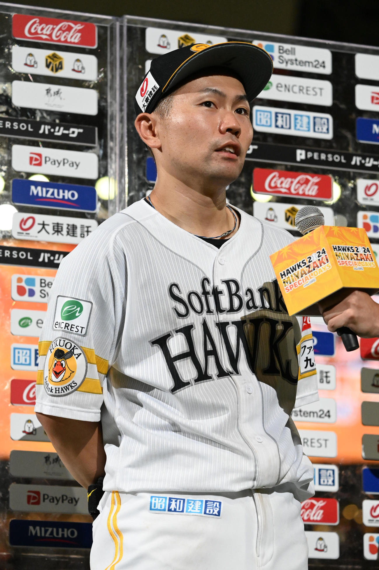 ソフトバンク対楽天　ヒーローインタビューに応じる中村晃（撮影・林敢治）