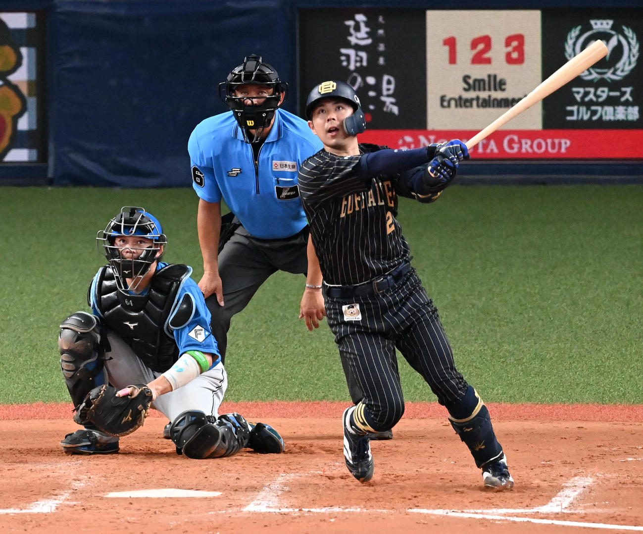 オリックス対日本ハム　8回裏オリックス1死、若月はバックスクリーンに本塁打を放つ（撮影・前岡正明）