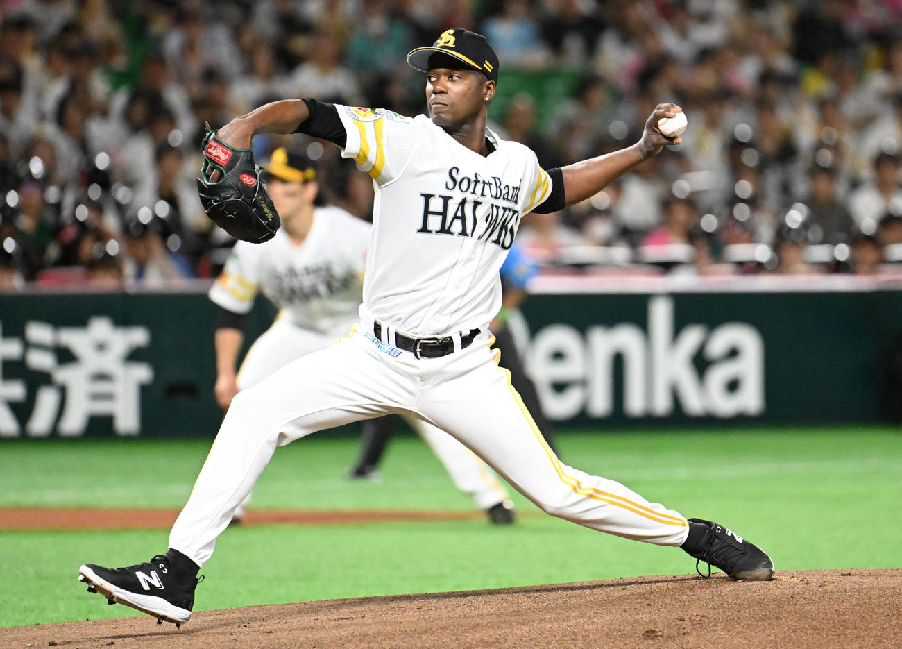 ソフトバンク対楽天　ソフトバンク先発モイネロ（撮影・林敢治）