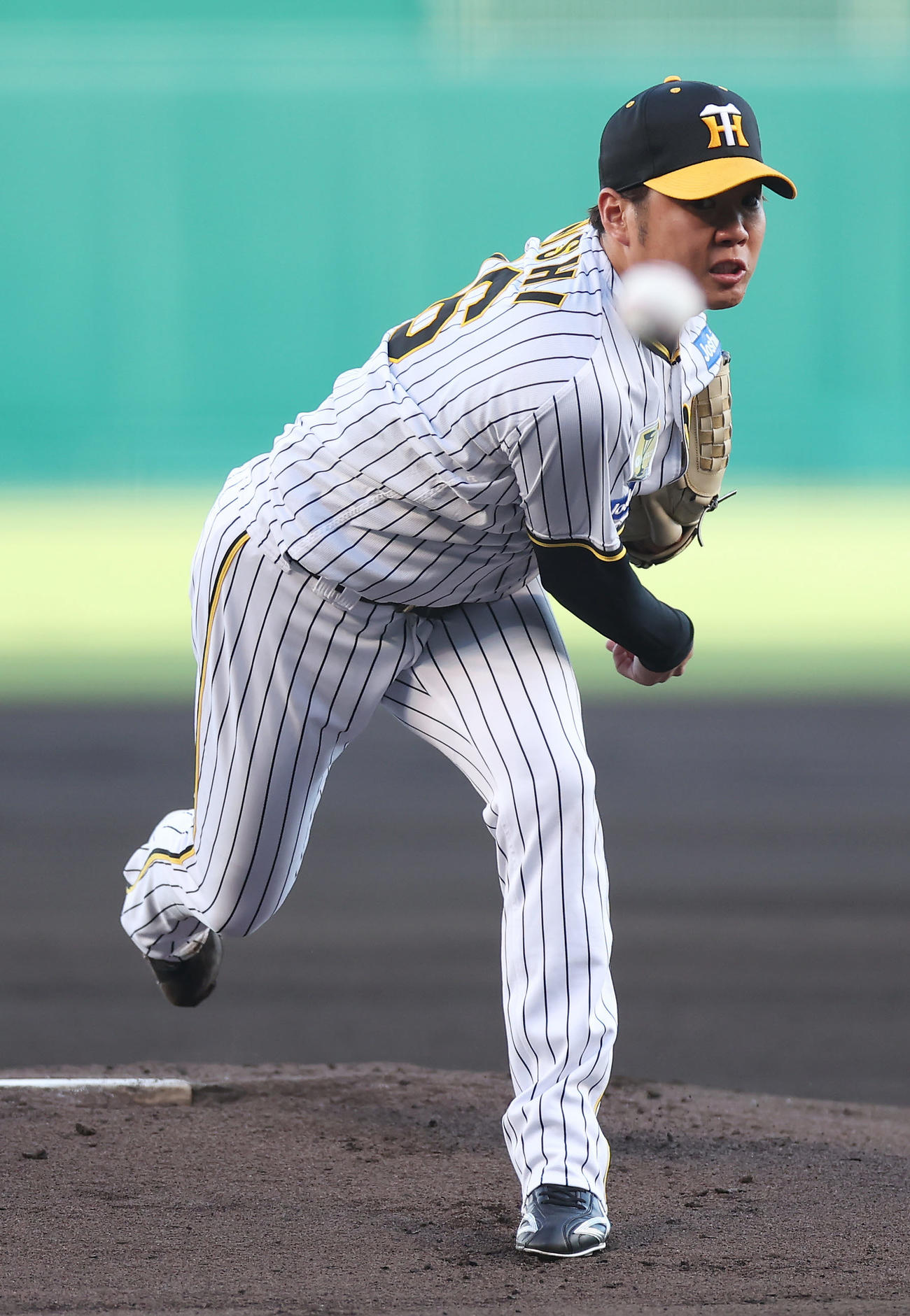 阪神対DeNA　力投する阪神先発の西勇（撮影・前田充）