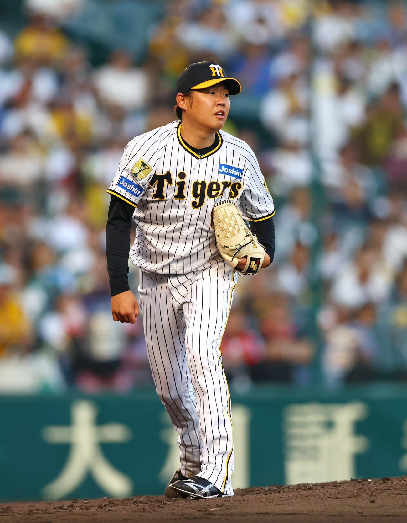 阪神対DeNA 2回表DeNA無死二、三塁、西勇は京田に右前2点適時打を浴びる（撮影・上山淳一）