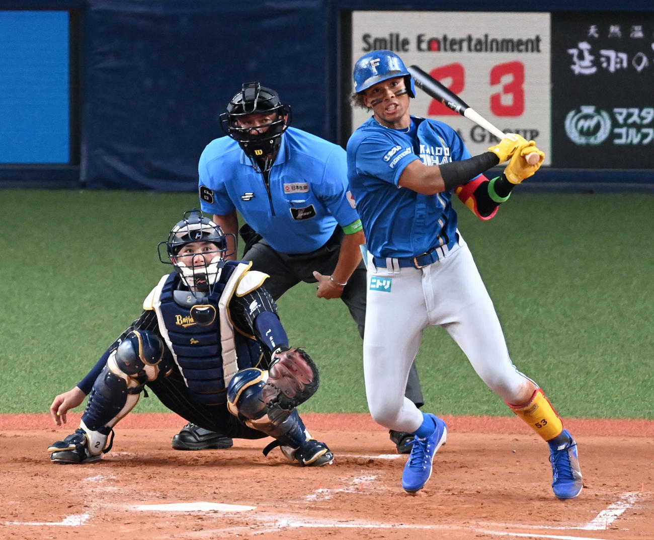 オリックス対日本ハム　5回表日本ハム2死満塁、水谷は中前2点適時打を放つ（撮影・前岡正明）