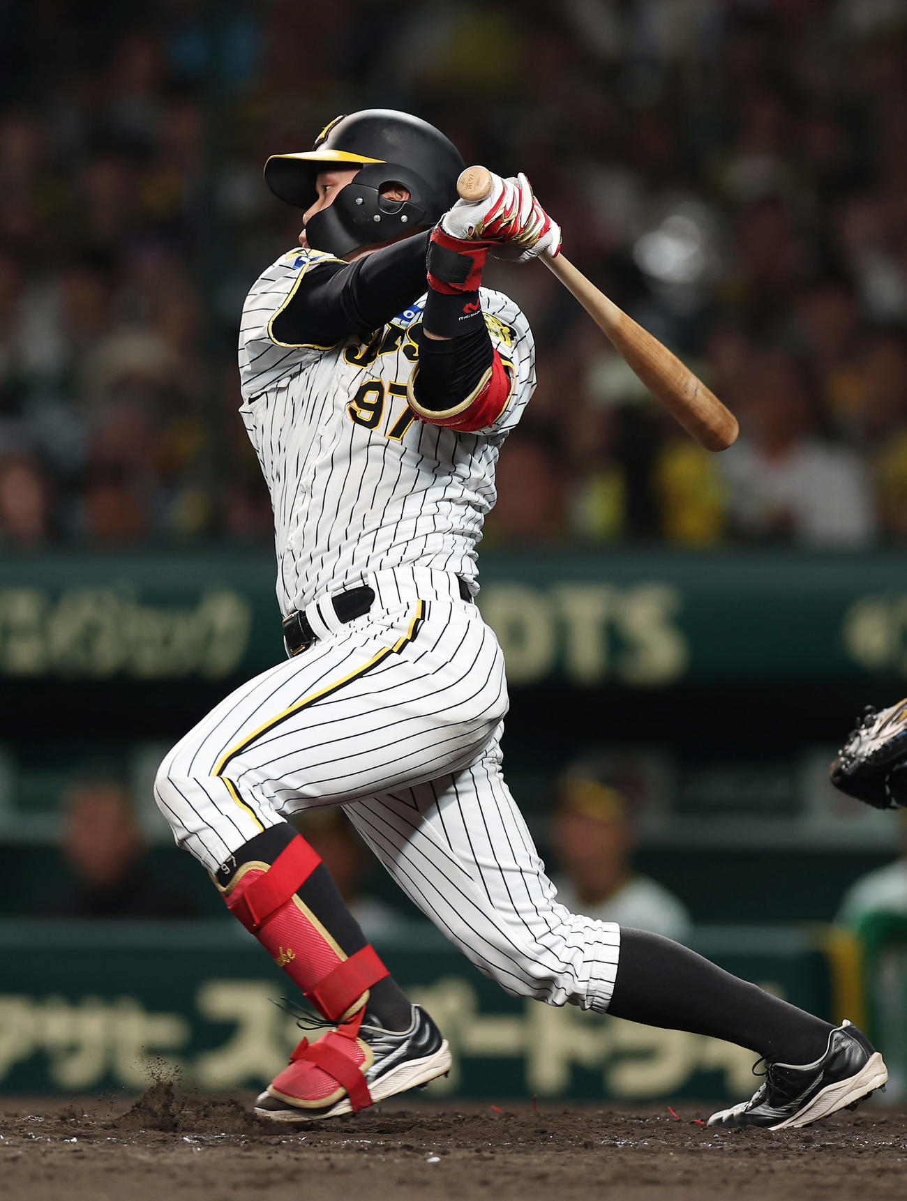 阪神対DeNA 5回裏阪神無死一塁、右前打を放つ野口（撮影・前田充）