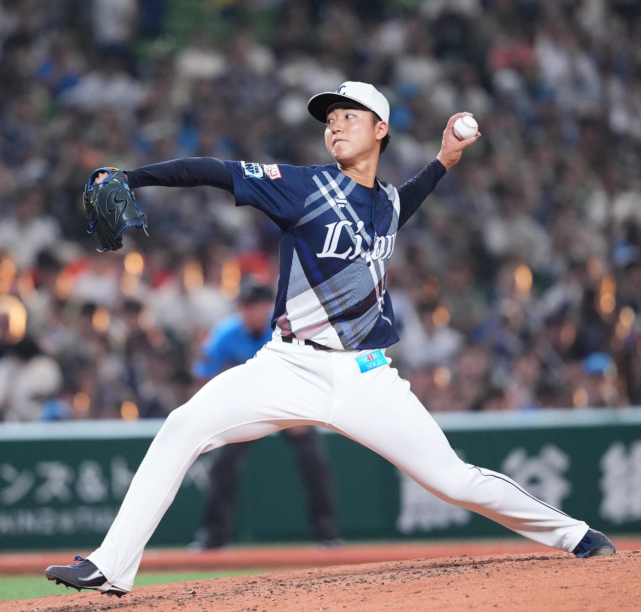 西武対ロッテ　5回途中、西武2番手の菅井（撮影・菅敏）