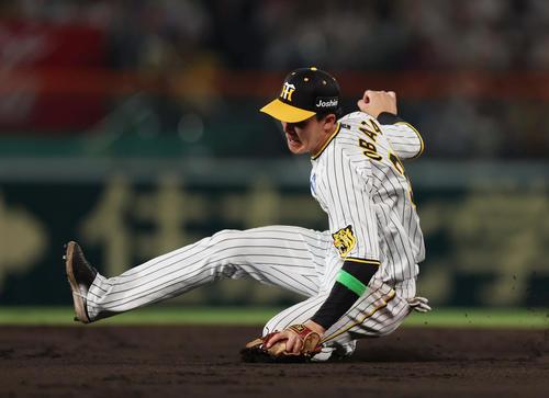 阪神】小幡竜平、同い年野口のプロ初安打に刺激 - プロ野球写真