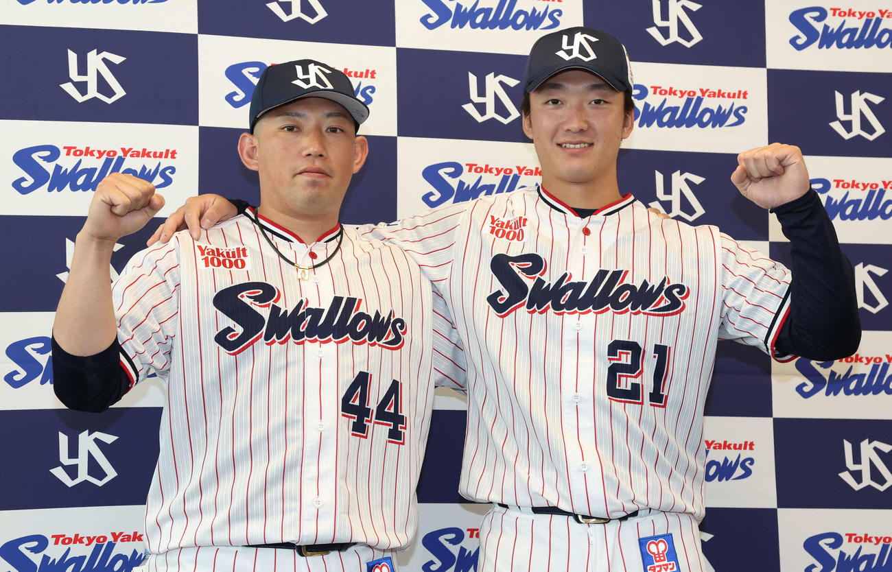 監督選抜でオールスター戦出場が決まったヤクルト大西広樹（左）と吉村貢司郎（撮影・丹羽敏通）