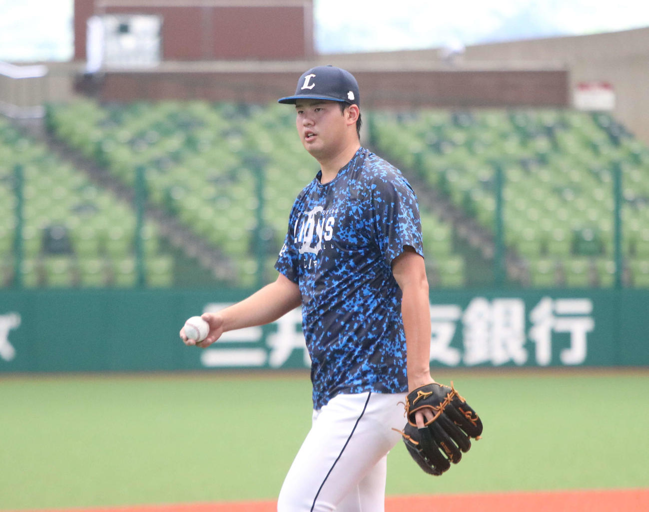 9日の日本ハム戦に先発する西武渡辺（撮影・山崎純一）