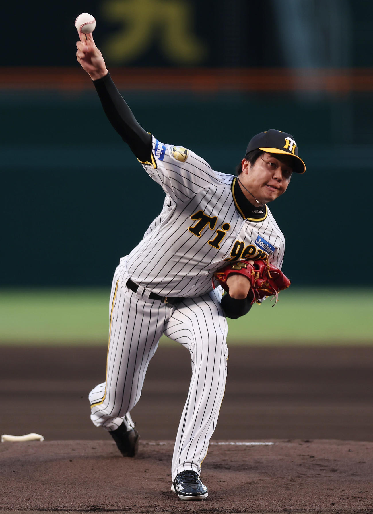阪神対ヤクルト　力投する阪神先発の才木（撮影・前田充）