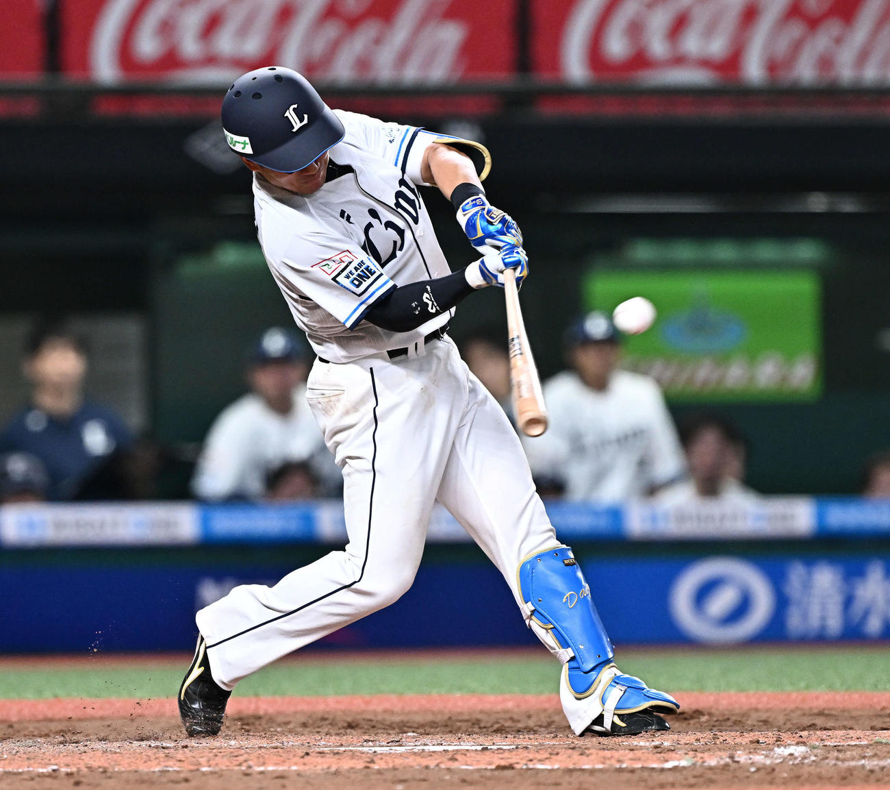 西武対日本ハム　6回裏西武2死、野村大は右中間へ安打を放つ（撮影・滝沢徹郎）