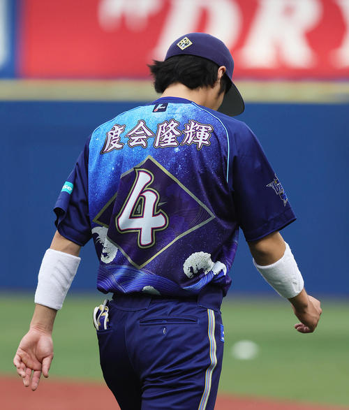 DeNA】度会隆輝、スライディングで好捕 甲子園での逆転サヨナラタイム