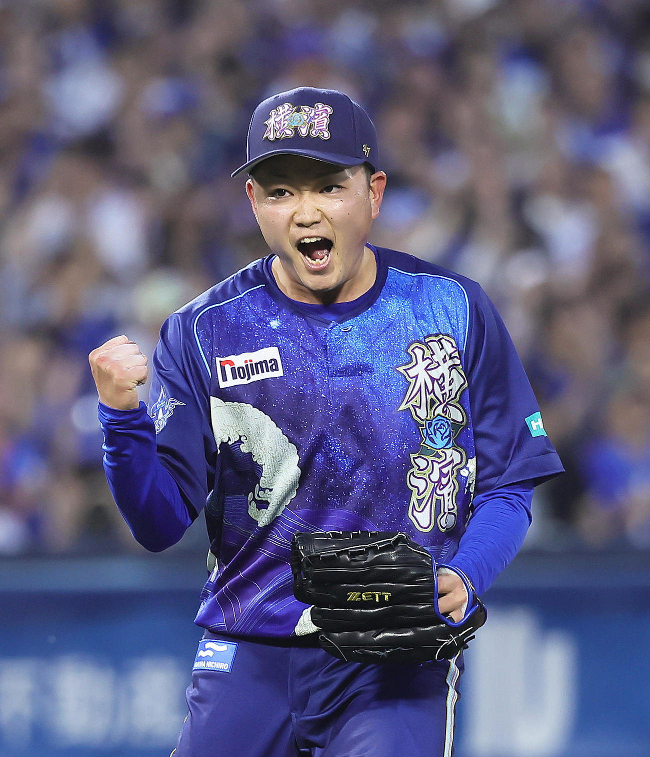 DeNA対中日　4回表中日1死満塁、板山を二直併殺打に仕留めガッツポーズする石田裕（撮影・足立雅史）
