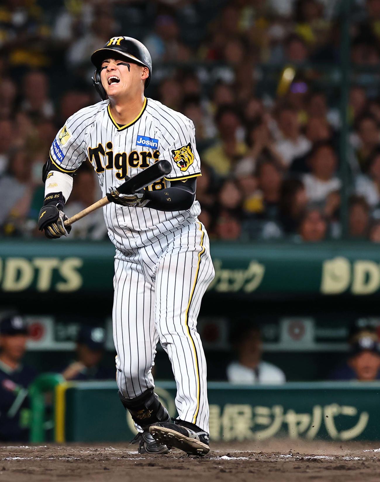 阪神対ヤクルト　8回裏阪神1死三塁、前川は三振に倒れる（撮影・上田博志）