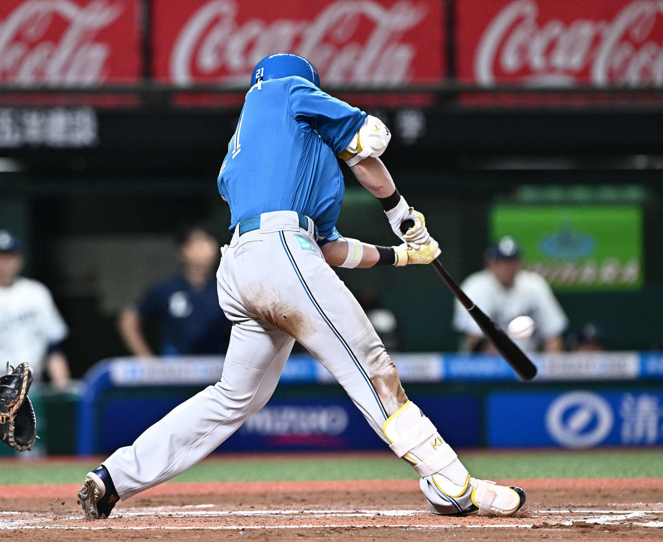 西武対日本ハム　10回表日本ハム2死二塁、清宮は中越え2点本塁打を放つ（撮影・滝沢徹郎）
