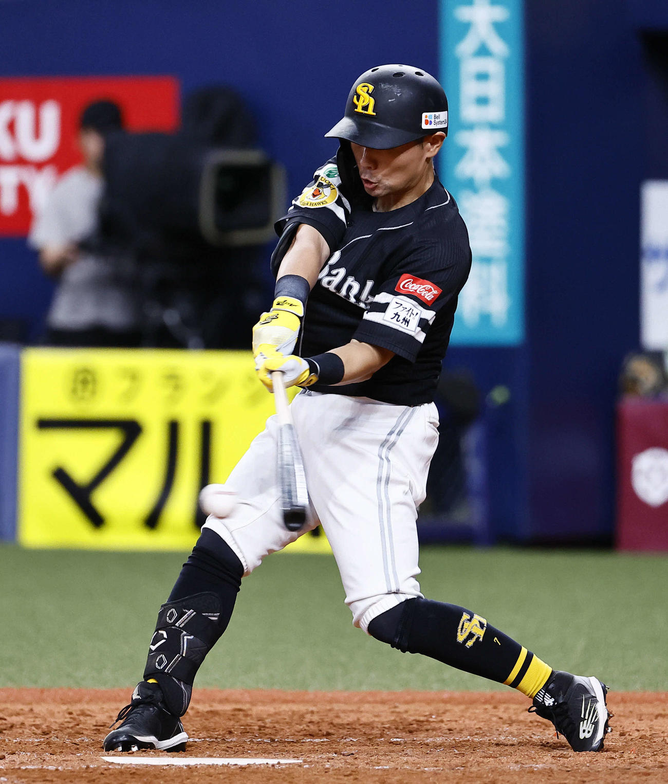 オリックス対ソフトバンク　5回表ソフトバンク無死、中村晃は中前打を放つ（撮影・藤尾明華）