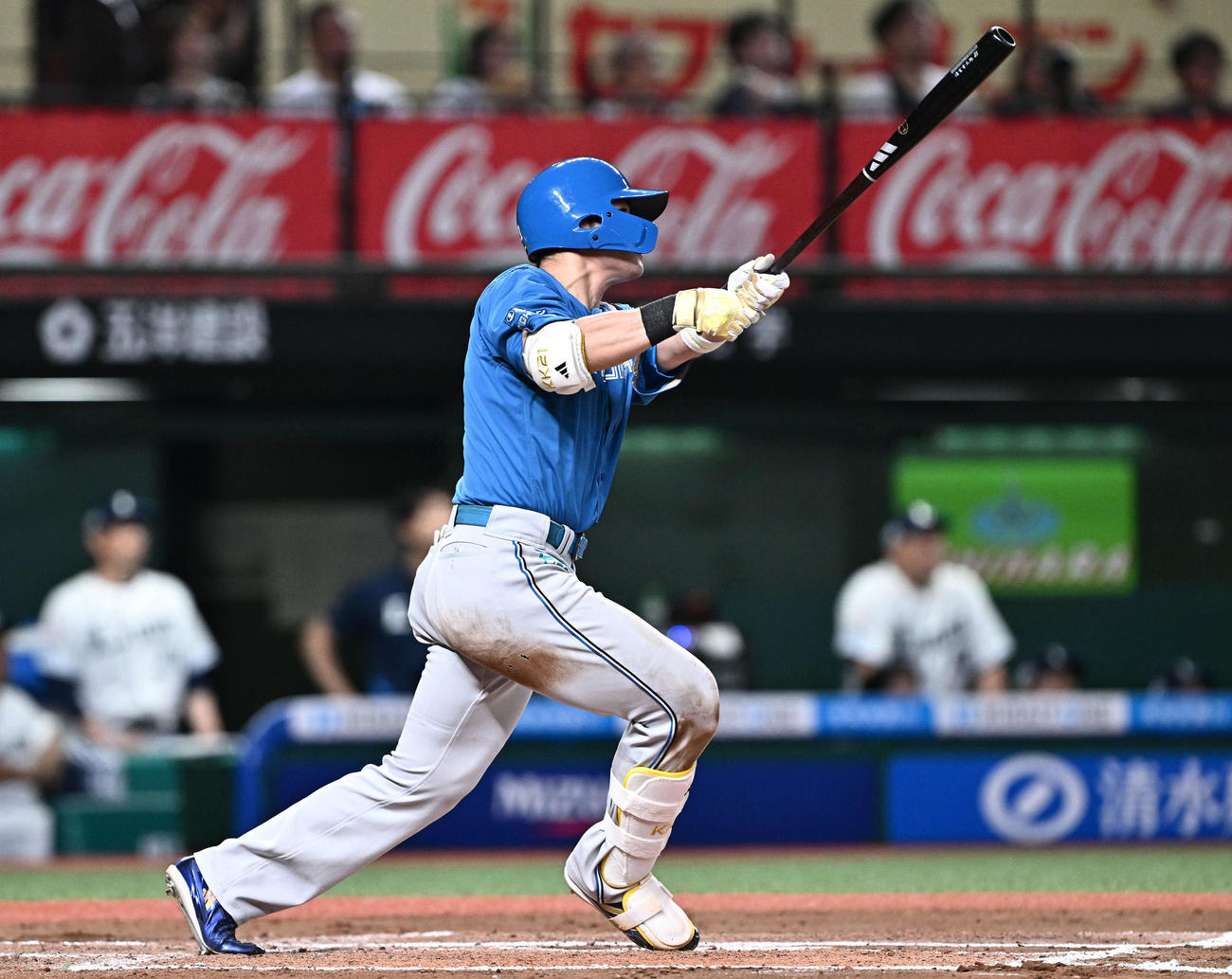 西武対日本ハム　10回表日本ハム2死二塁、清宮は中越え2点本塁打を放つ（撮影・滝沢徹郎）