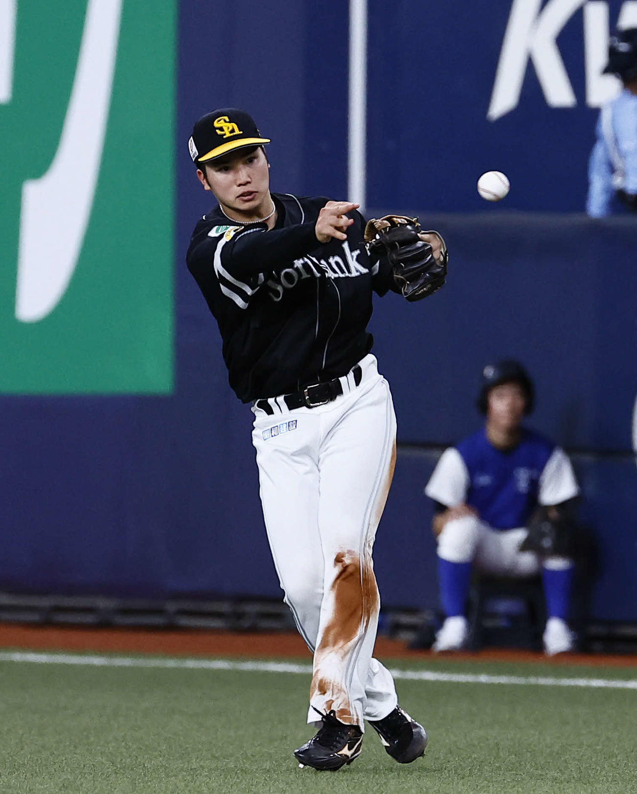 オリックス対ソフトバンク　3回裏オリックス2死二塁、森の二ゴロで広瀬が一塁へ悪送球し2点目が入る（撮影・藤尾明華）