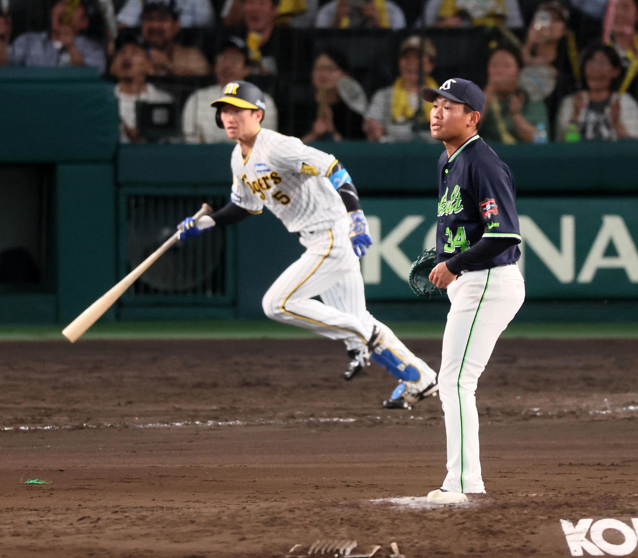 阪神対ヤクルト　9回裏阪神2死満塁、田口は近本にサヨナラ右適時打を打たれる（撮影・加藤哉）