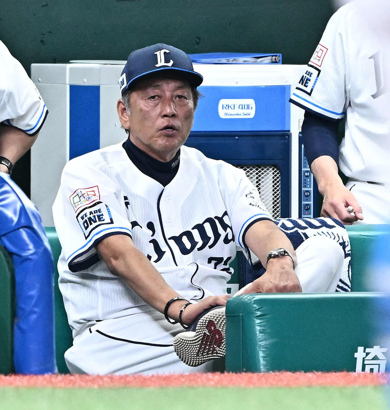 西武対日本ハム　戦況を見守る西武渡辺GM兼監督代行（撮影・滝沢徹郎）