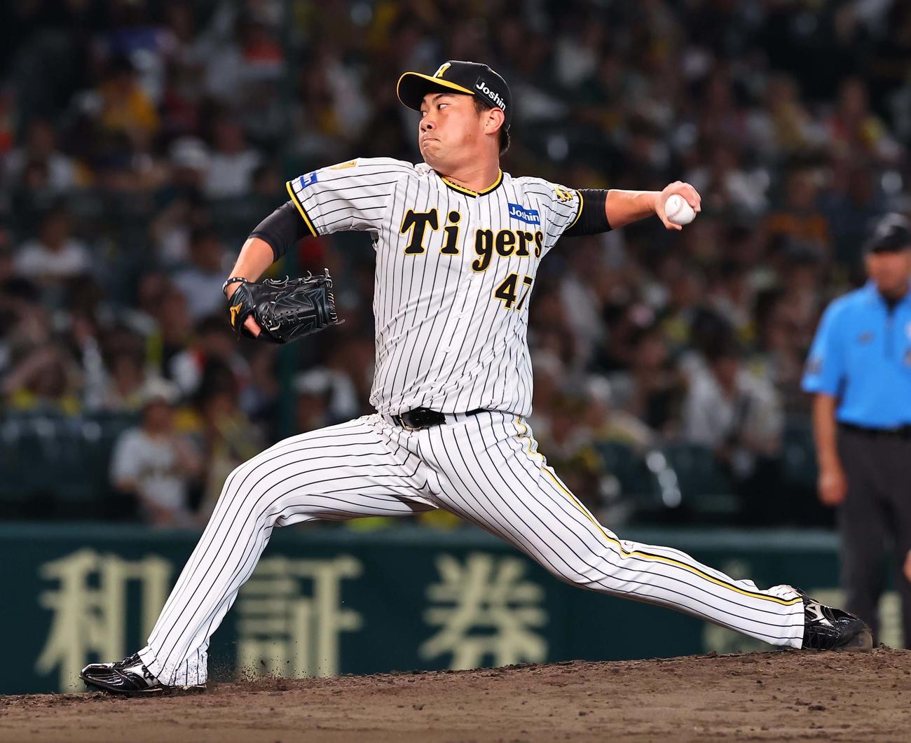 阪神対ヤクルト　阪神2番手の桐敷（撮影・上田博志）