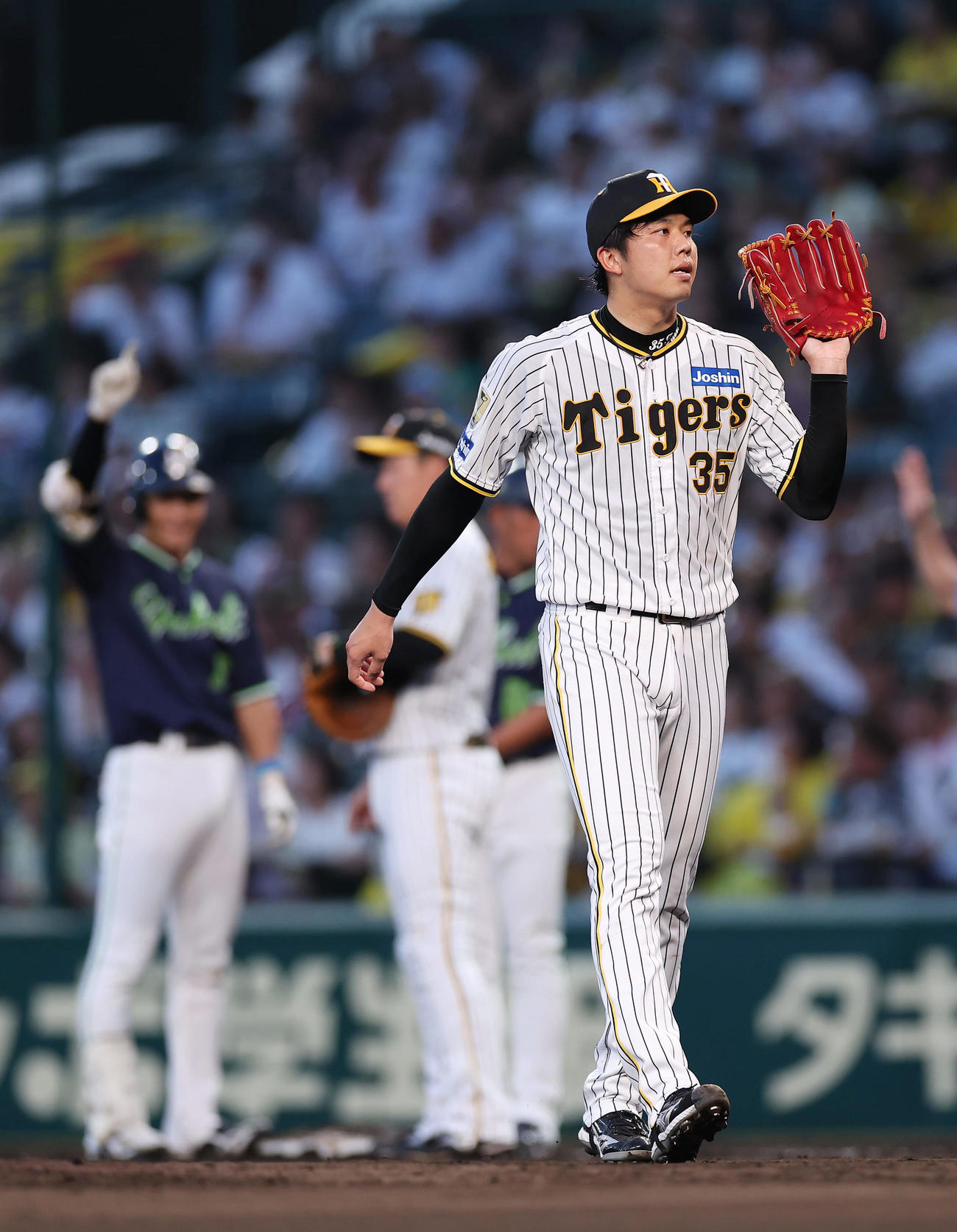 阪神対ヤクルト　4回表ヤクルト2死三塁、宮本に先制適時打を浴びた才木（撮影・前田充）