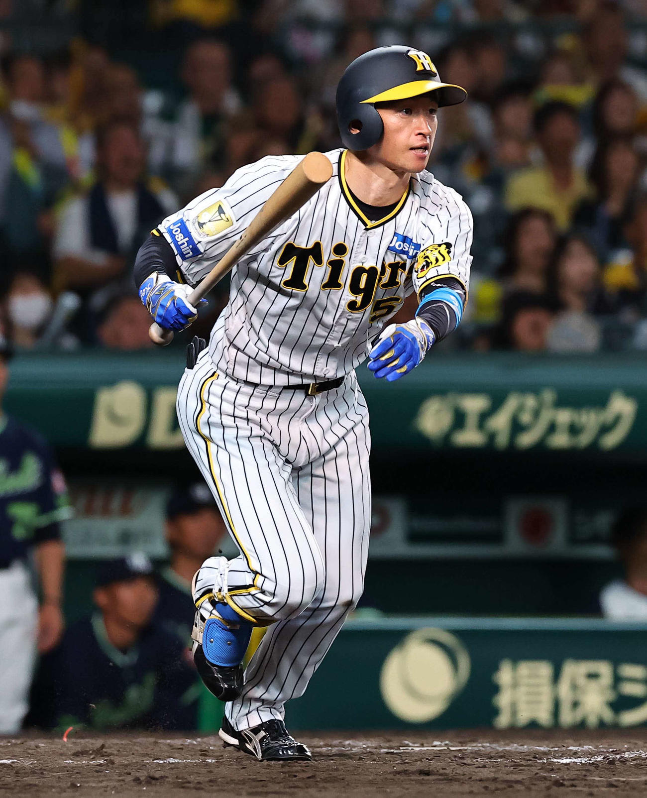 阪神対ヤクルト　9回裏阪神2死満塁、近本は右前にサヨナラ安打を放つ（撮影・上田博志）