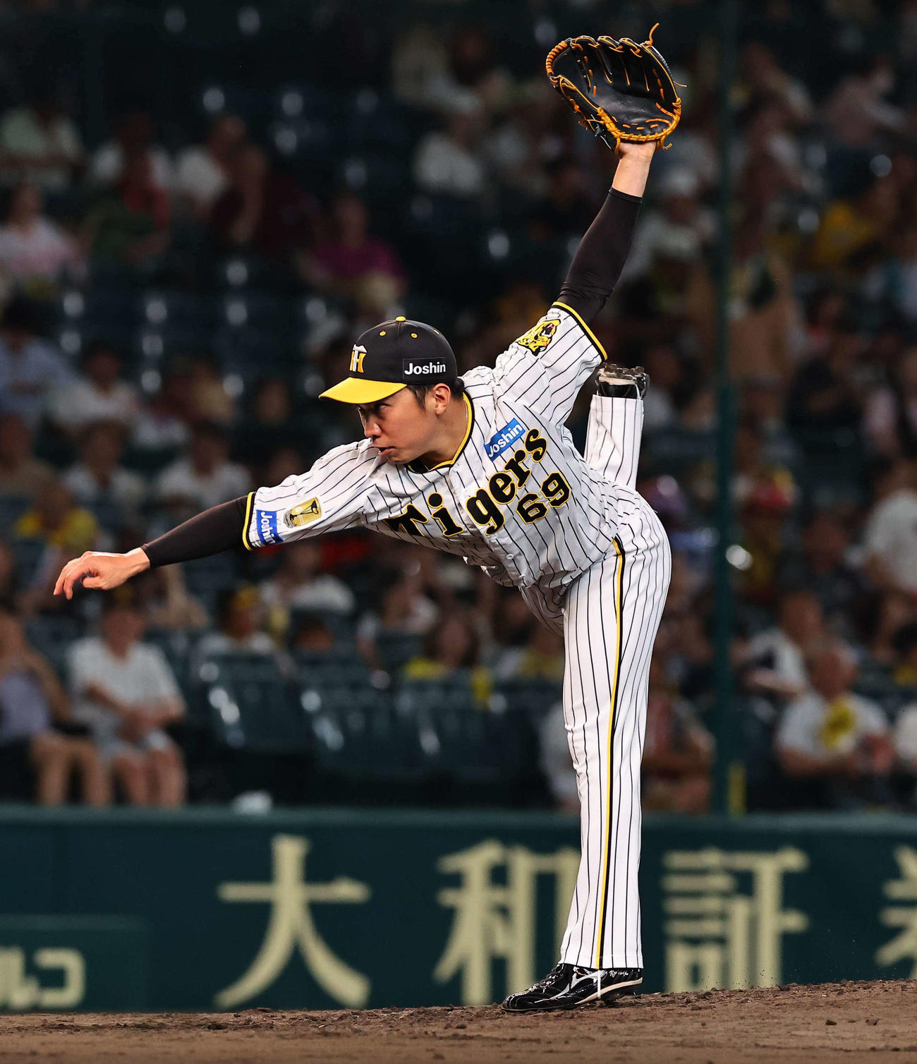 阪神対ヤクルト　阪神3番手の石井（撮影・上田博志）