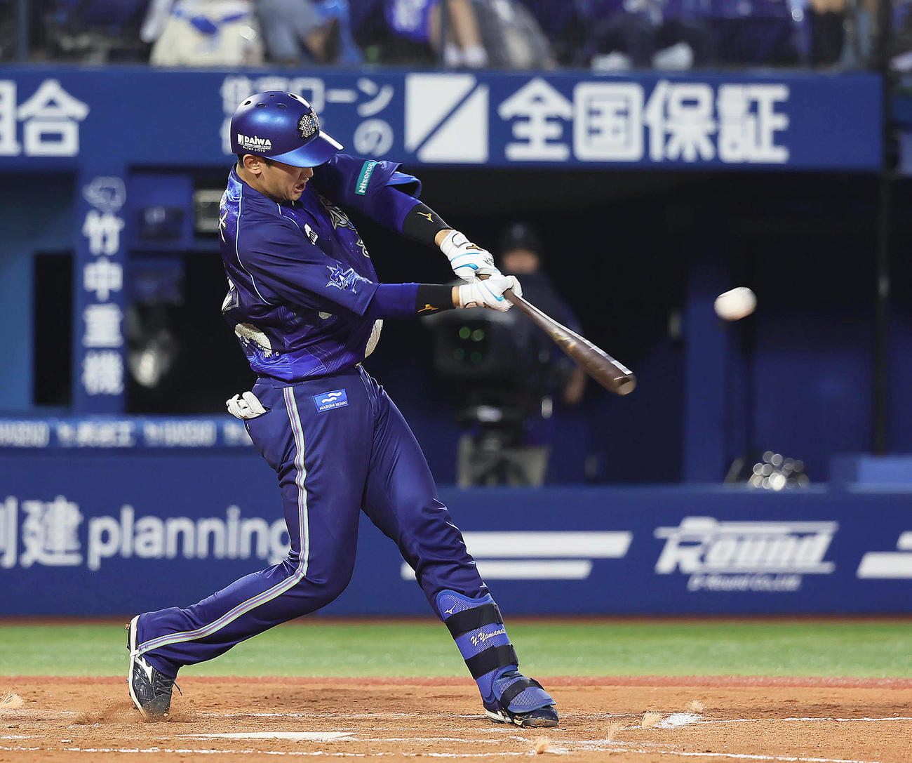 DeNA対中日　4回裏DeNA1死、山本は左越え本塁打を放つ（撮影・足立雅史）