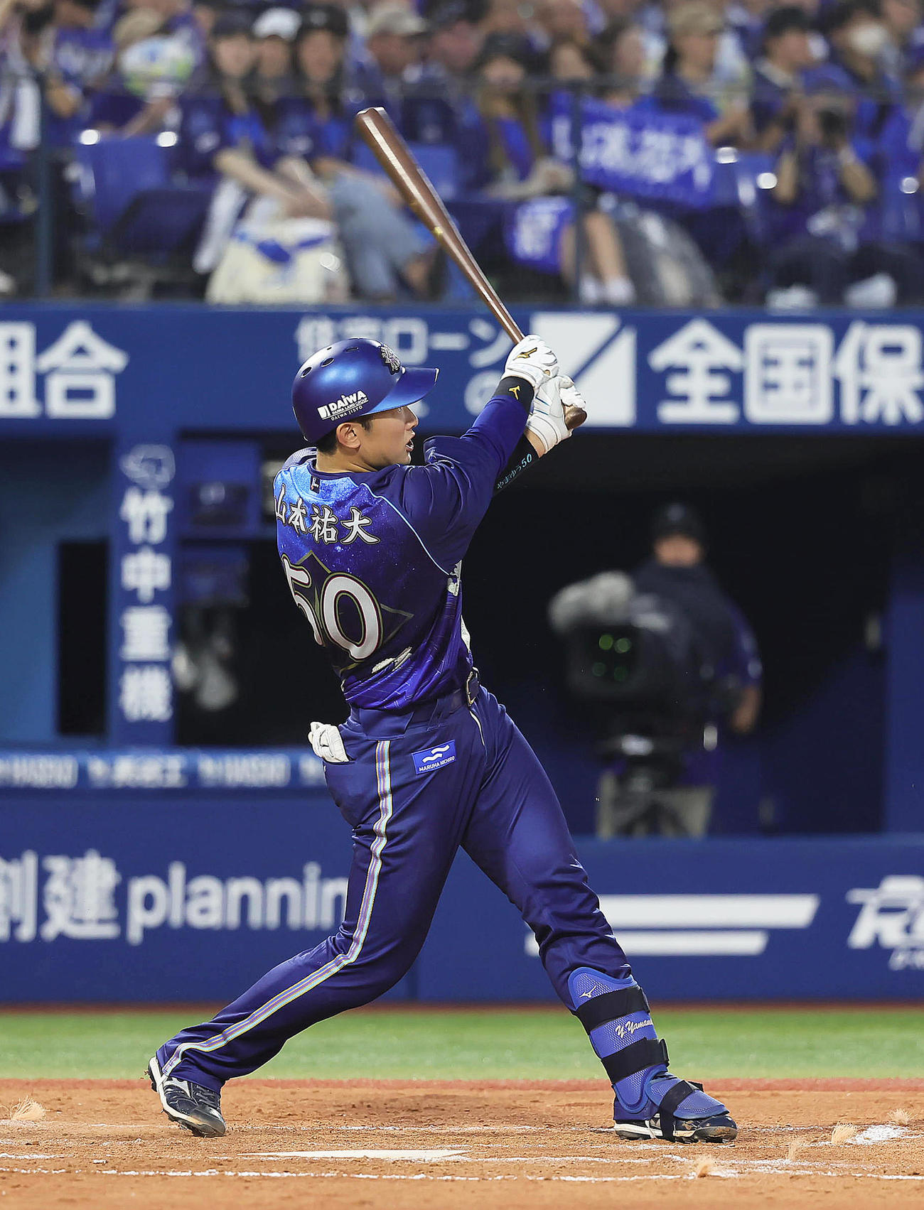 DeNA対中日　4回裏DeNA1死、山本は左越え本塁打を放つ（撮影・足立雅史）