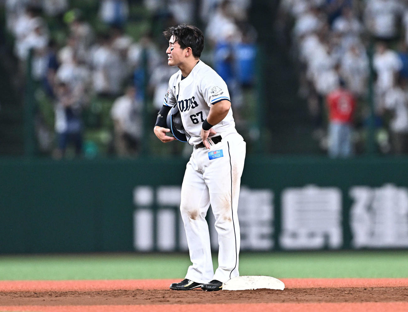 西武対日本ハム　5回裏西武2死、野村大は右中間へ安打を放つも、一塁を踏まずに二塁へ進み走塁死となる（2024年7月9日撮影）