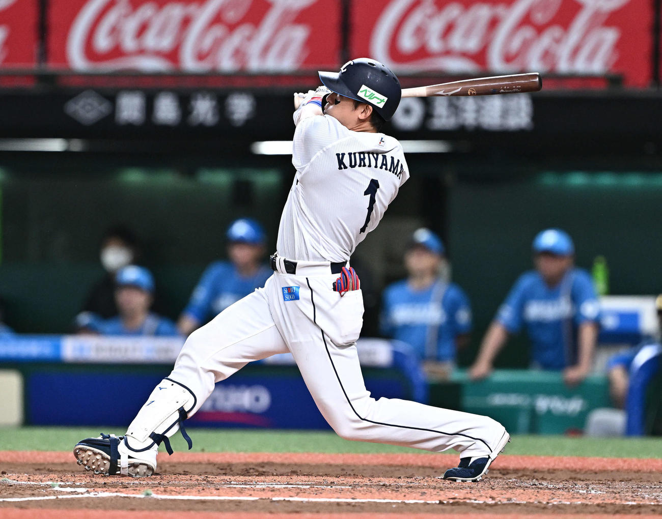 西武対日本ハム　2回裏西武1死、栗山は中越え三塁打を放つ（撮影・滝沢徹郎）