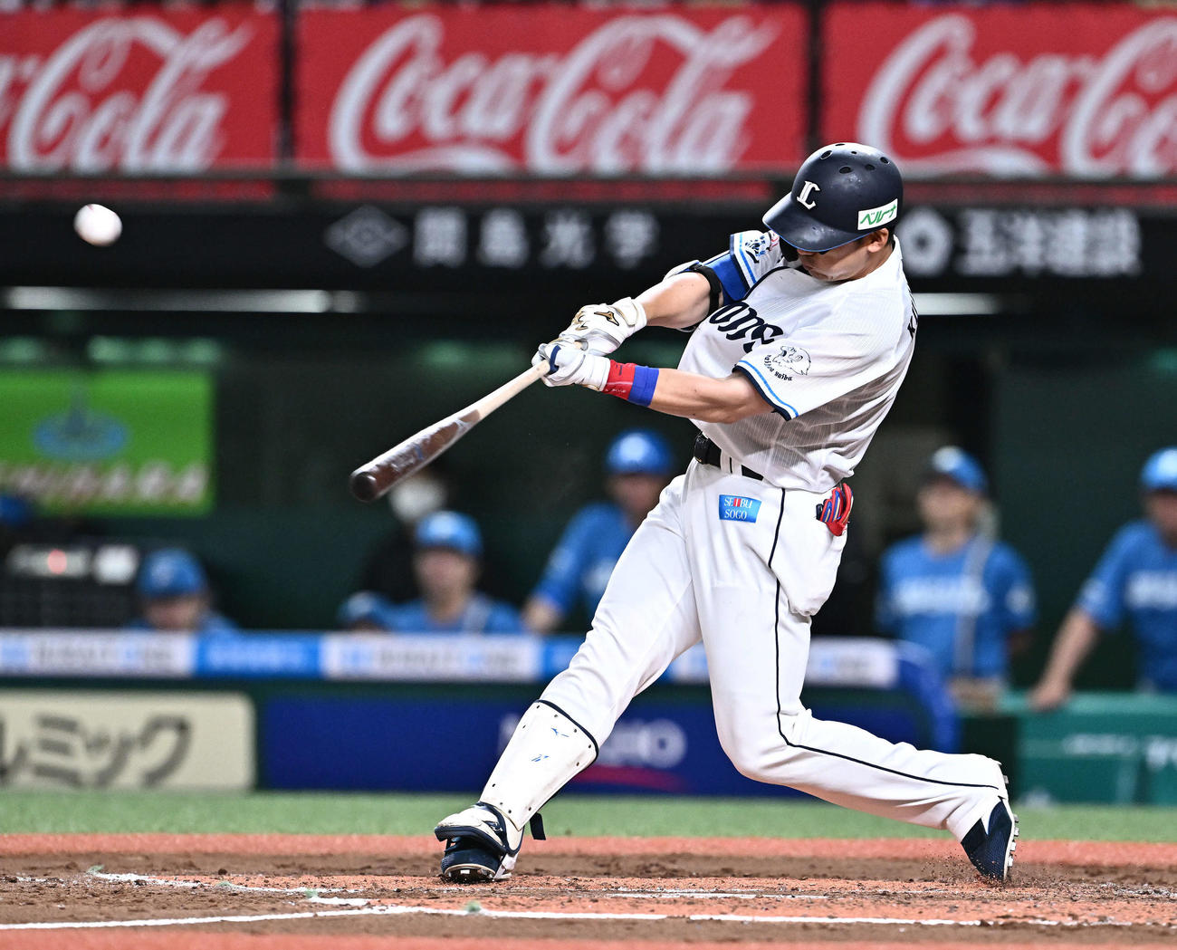 西武対日本ハム　2回裏西武1死、栗山は中越え三塁打を放つ（撮影・滝沢徹郎）