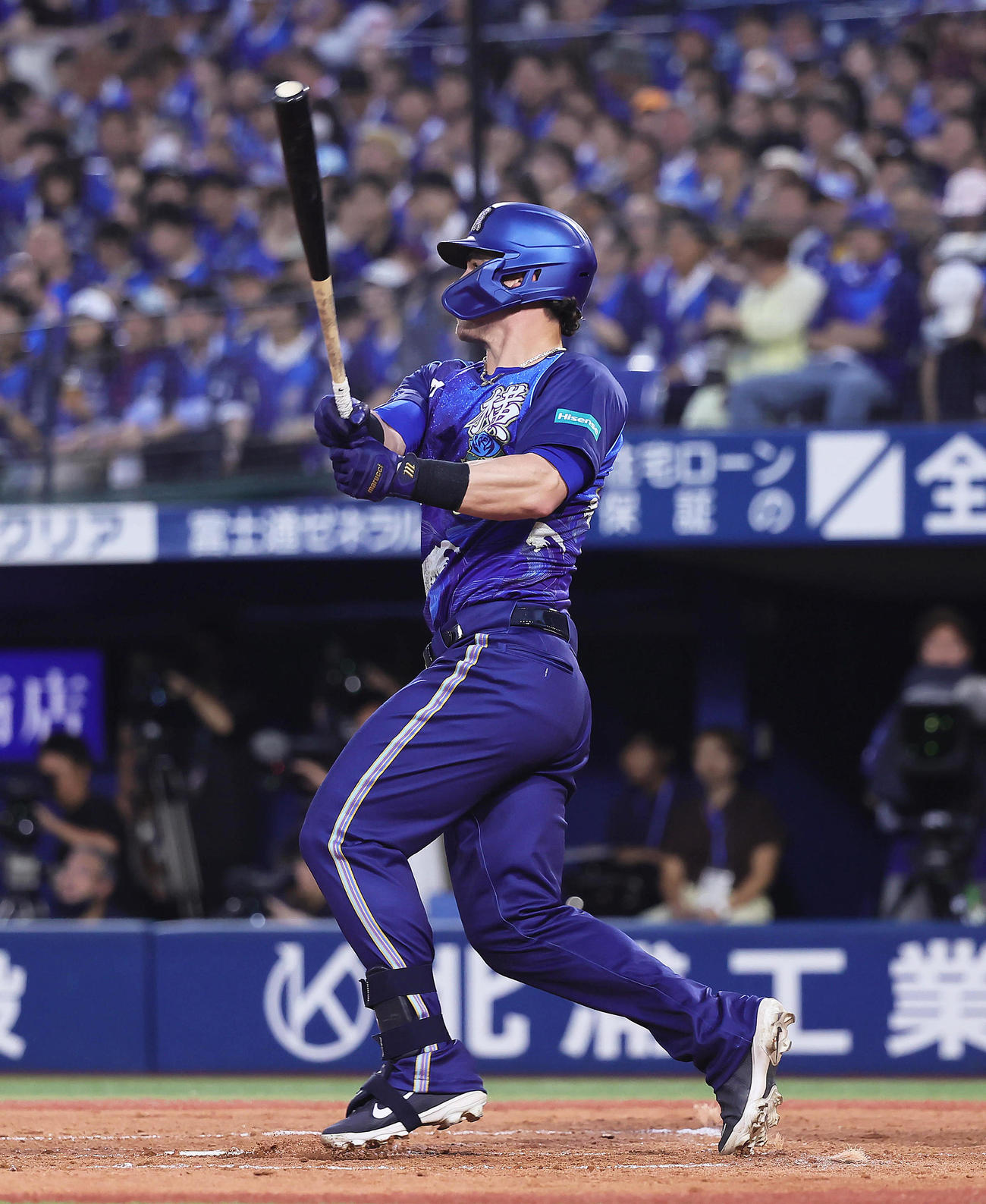 DeNA対中日　3回裏DeNA1死、オースティンは右中間へ本塁打を放つ（撮影・足立雅史）