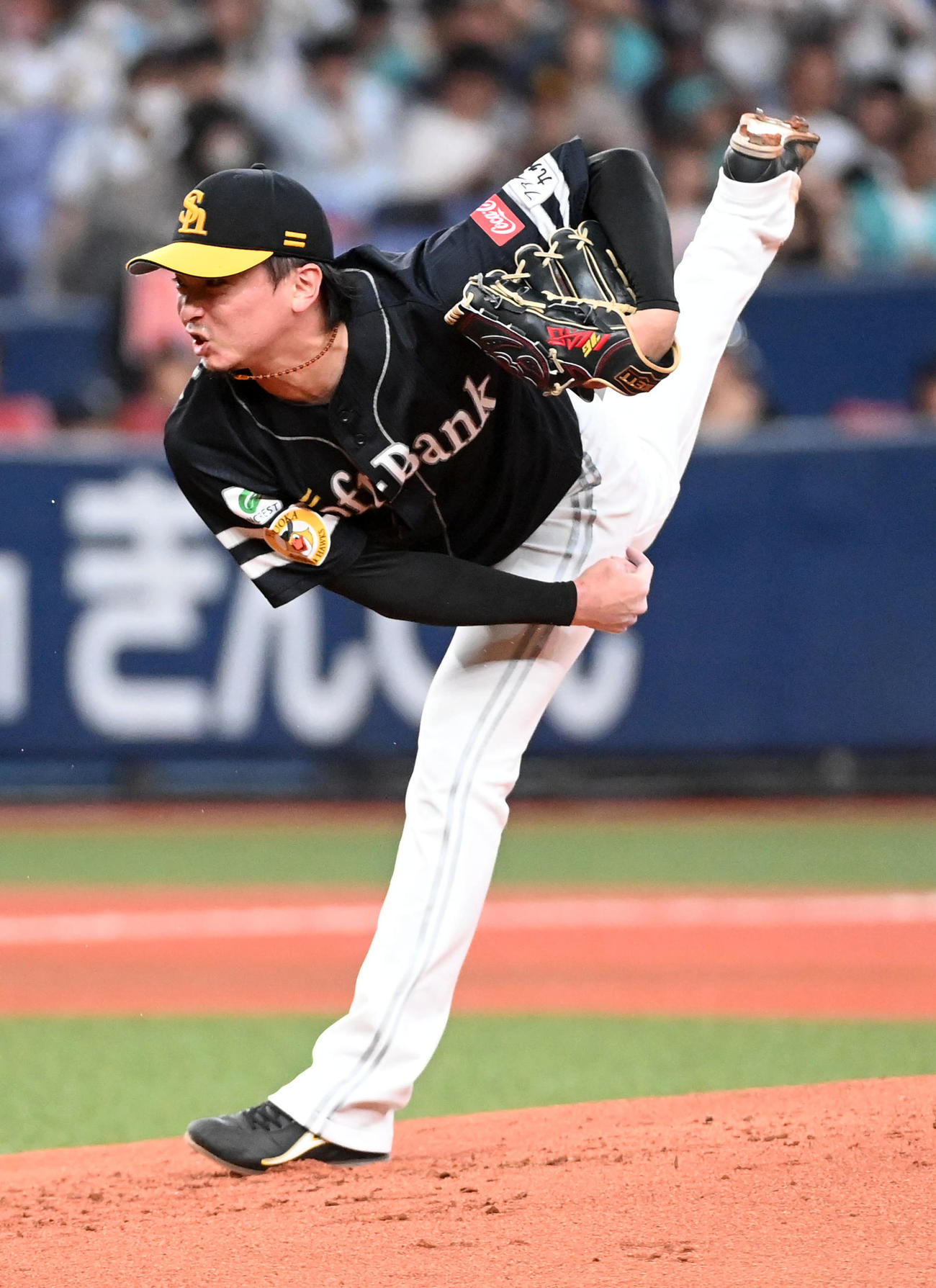 オリックス対ソフトバンク　ソフトバンク先発の東浜（撮影・前岡正明）