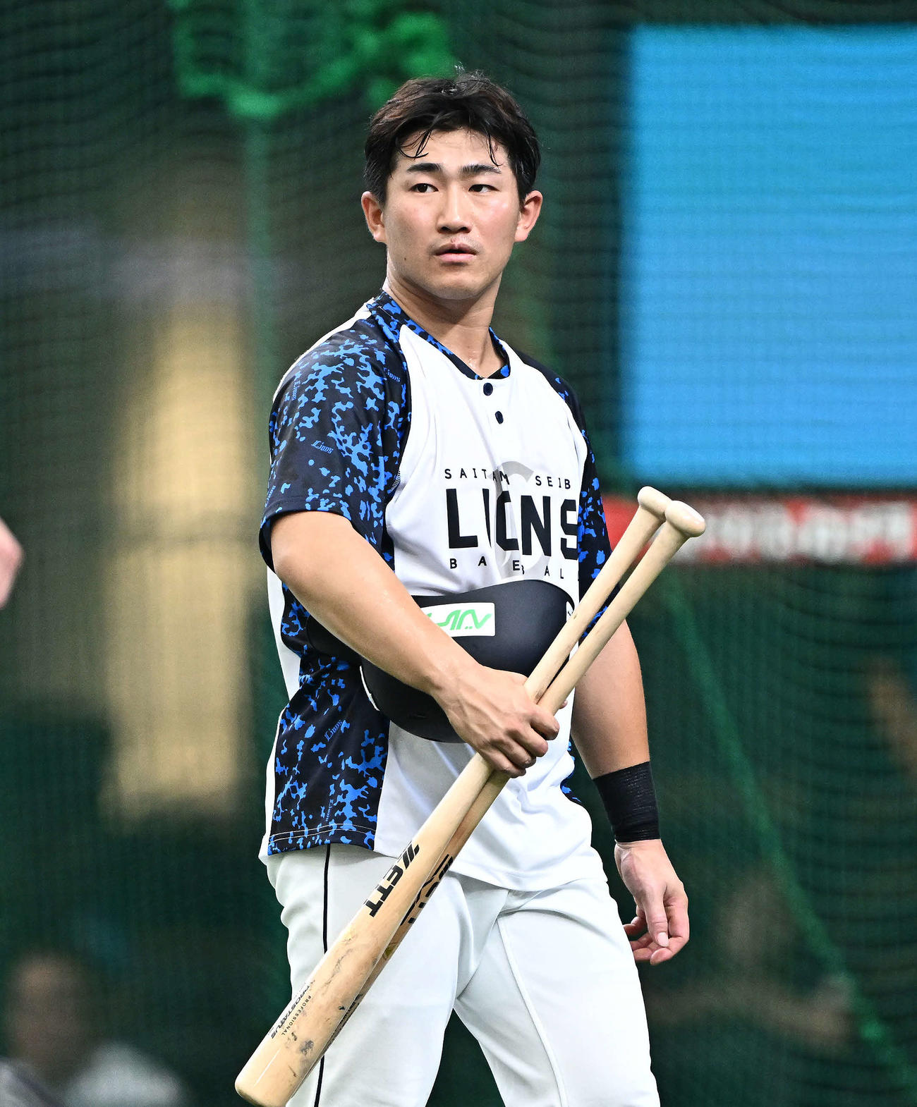 西武対日本ハム　試合前練習する西武野村大（撮影・滝沢徹郎）