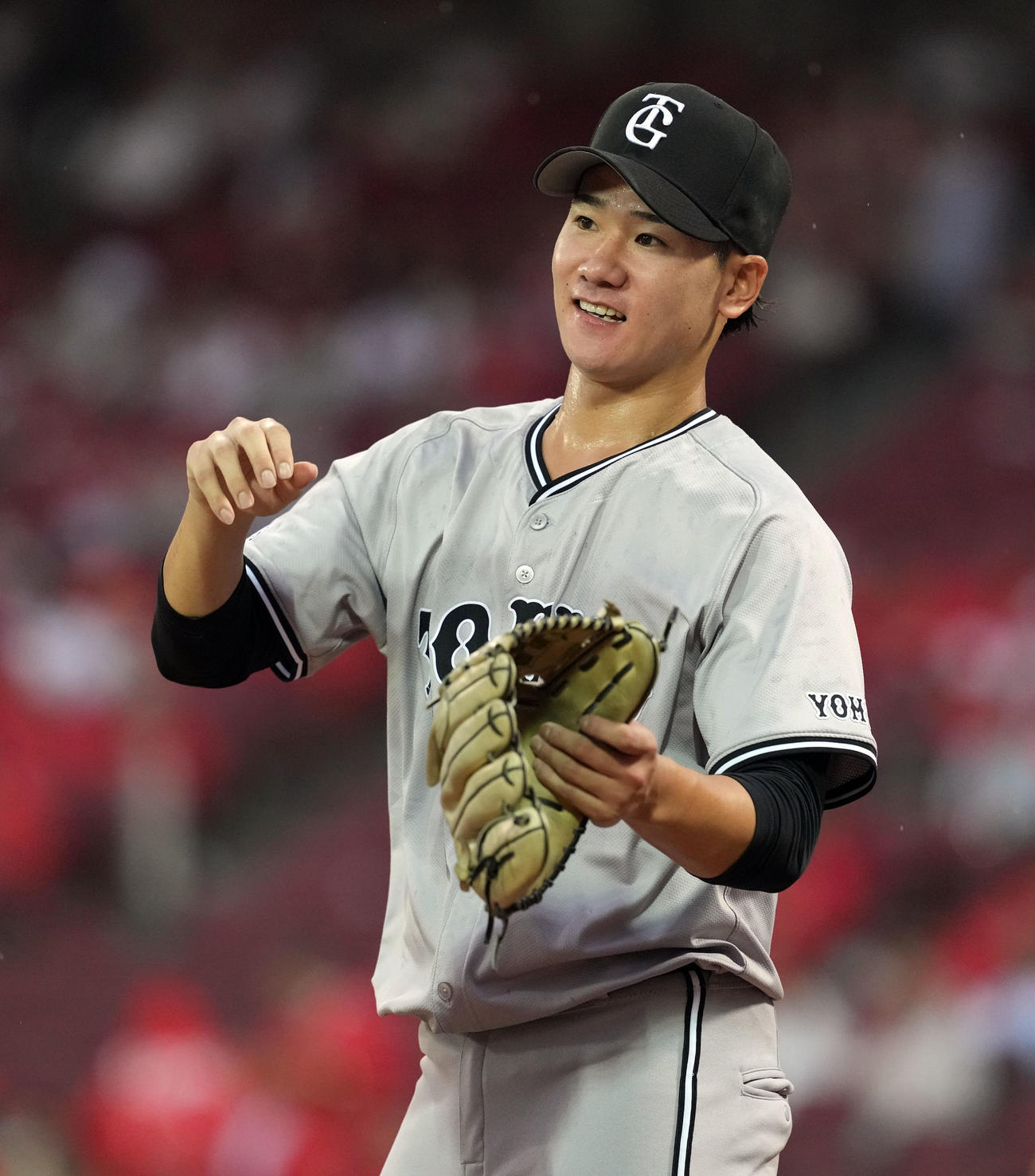 広島対巨人　初回に無失点に抑え笑顔を見せる巨人の先発井上（撮影・たえ見朱実）