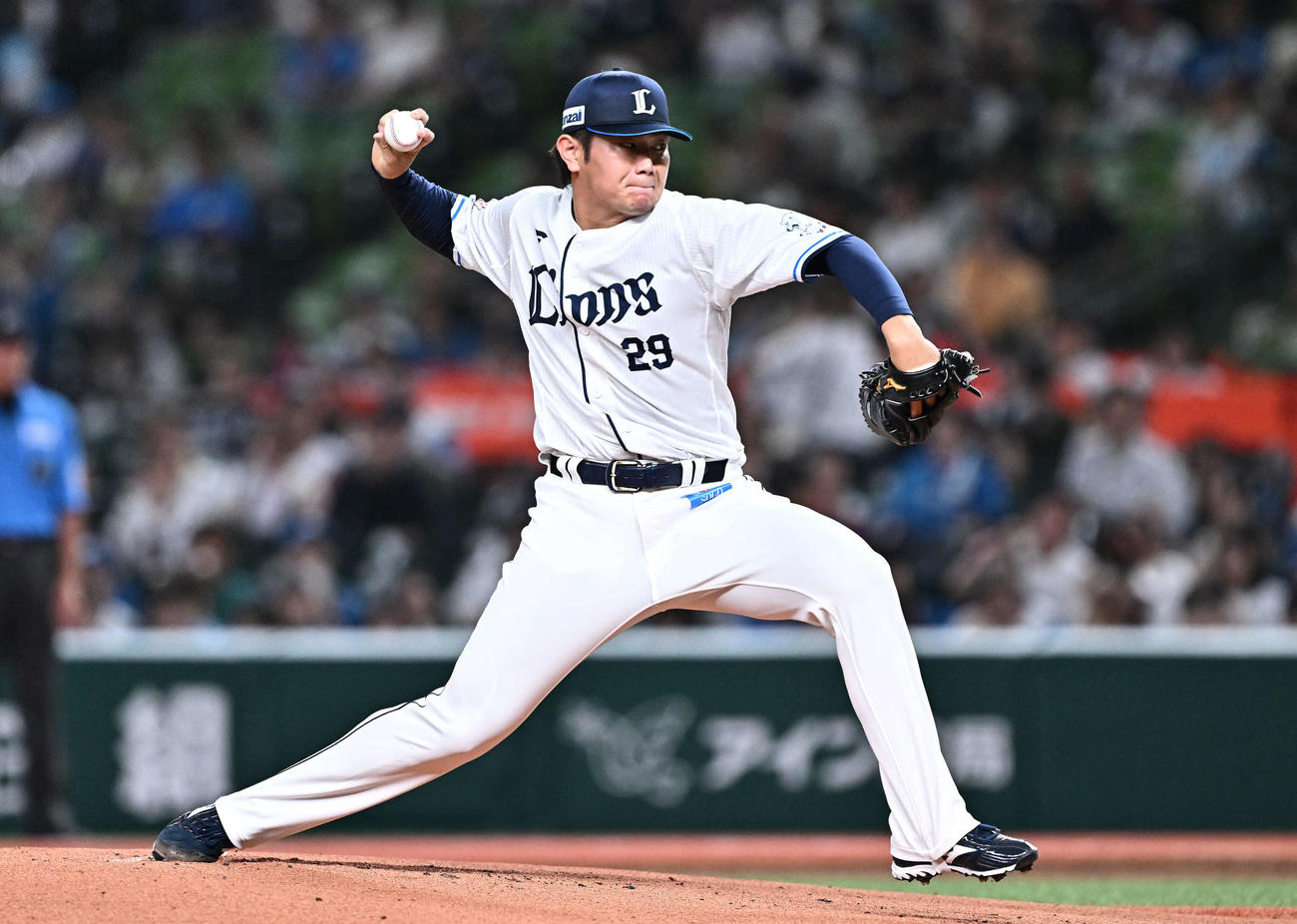 西武対日本ハム　西武先発の青山（撮影・滝沢徹郎）