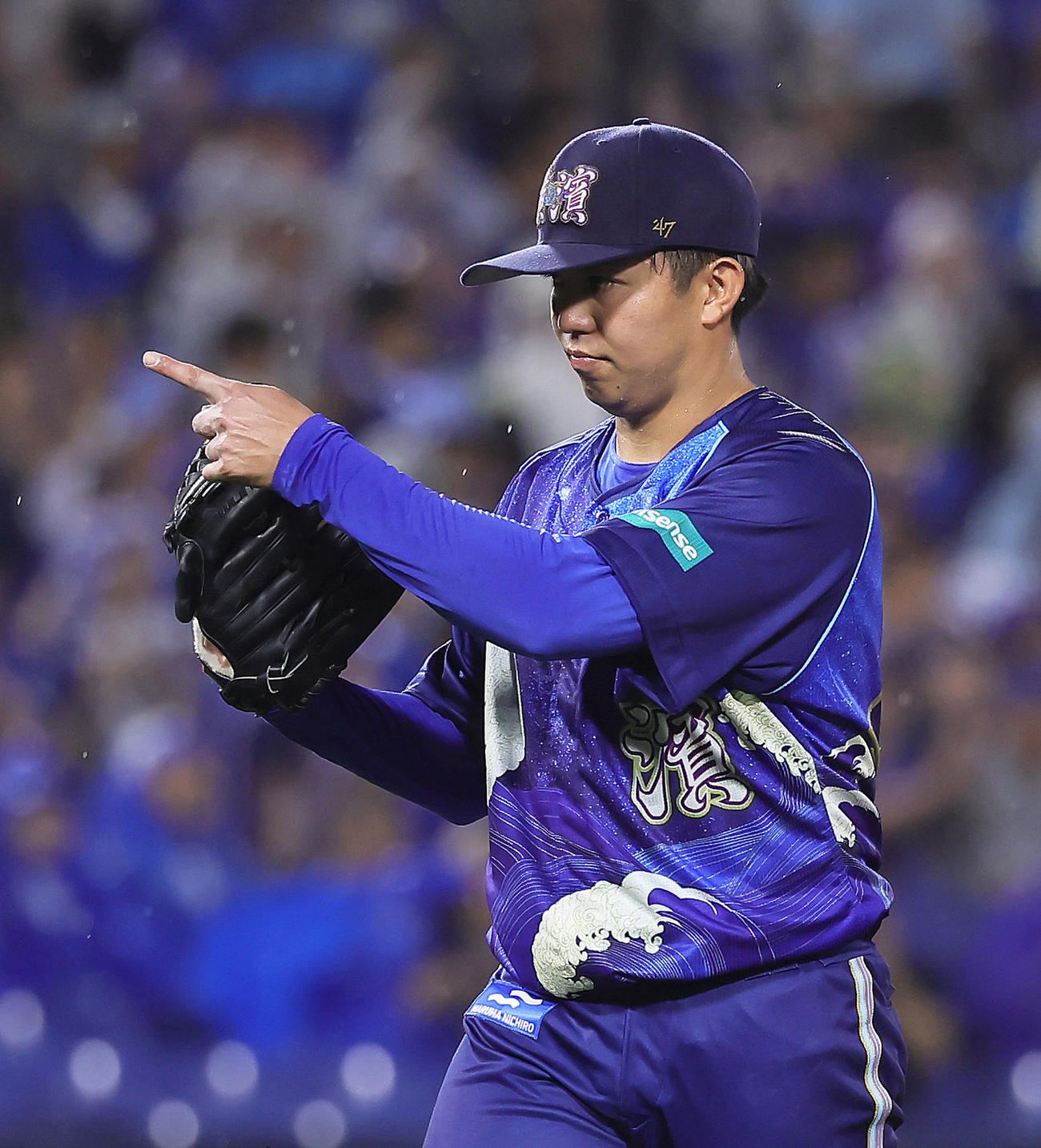 DeNA対中日　6回表中日無死一塁、細川を遊ゴロに仕留めた東（撮影・足立雅史）