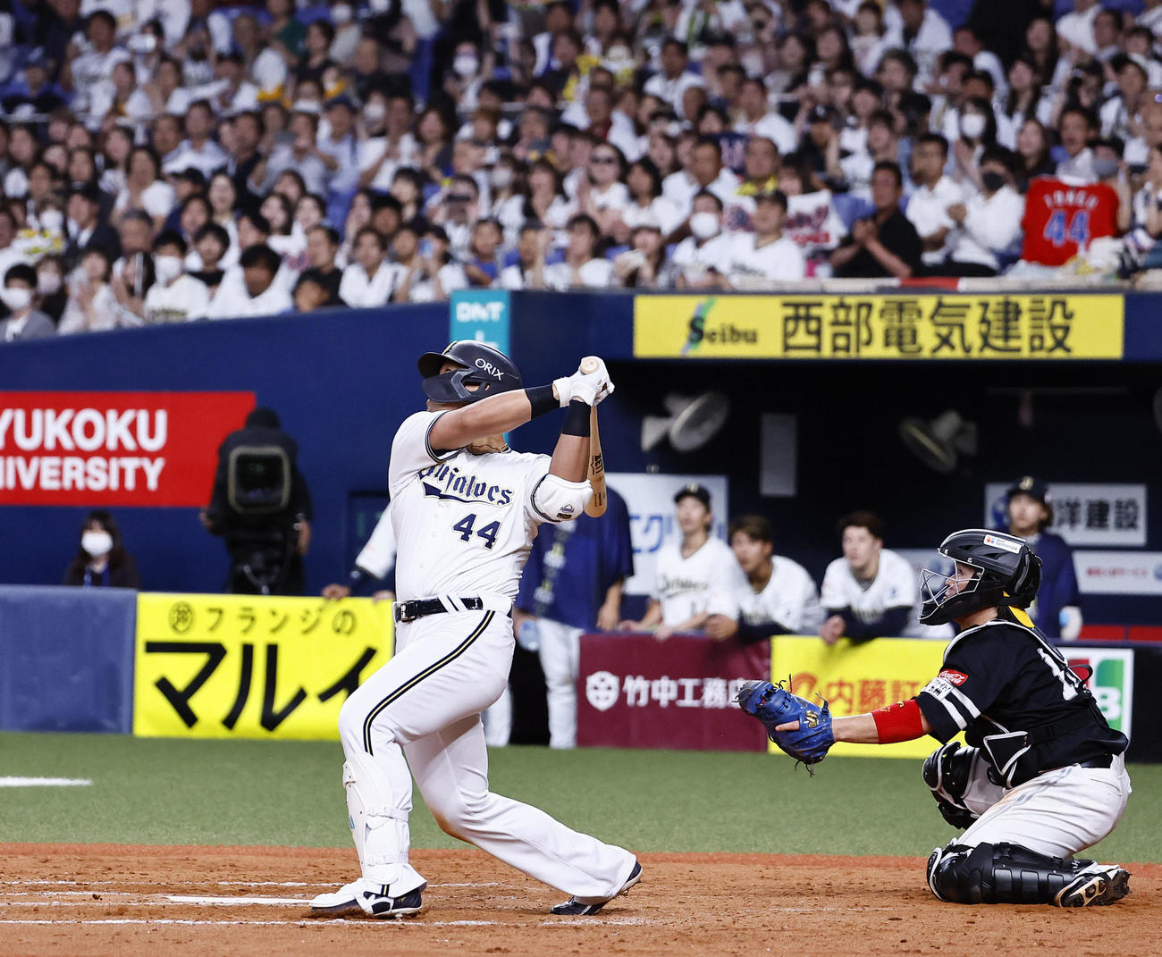 オリックス対ソフトバンク　9回裏オリックス無死満塁、頓宮はサヨナラの右犠飛を放つ（撮影・藤尾明華）