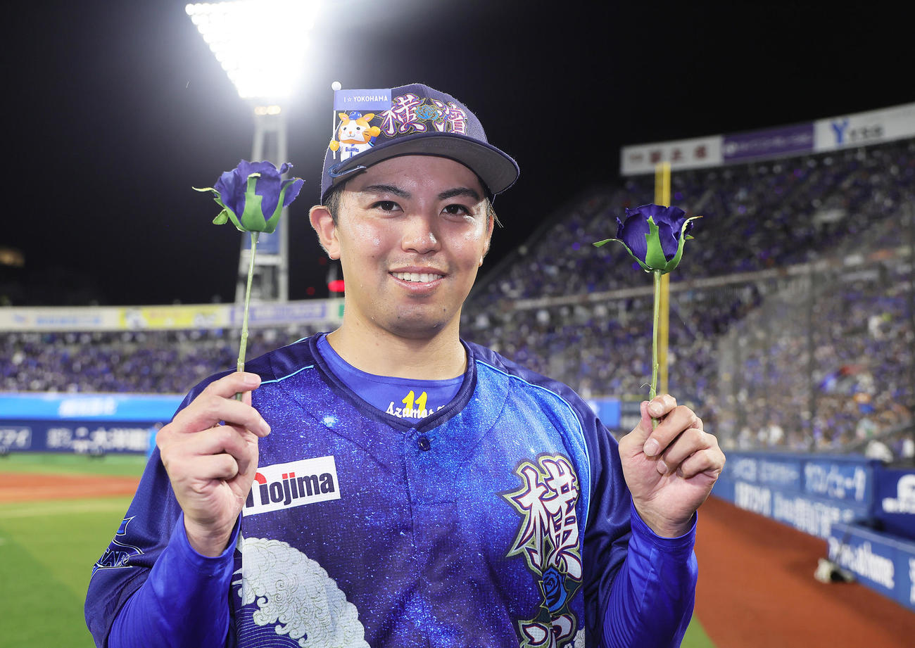 DeNA対中日　完封勝利で自身横浜スタジアム11連勝を飾ったDeNA東（撮影・足立雅史）