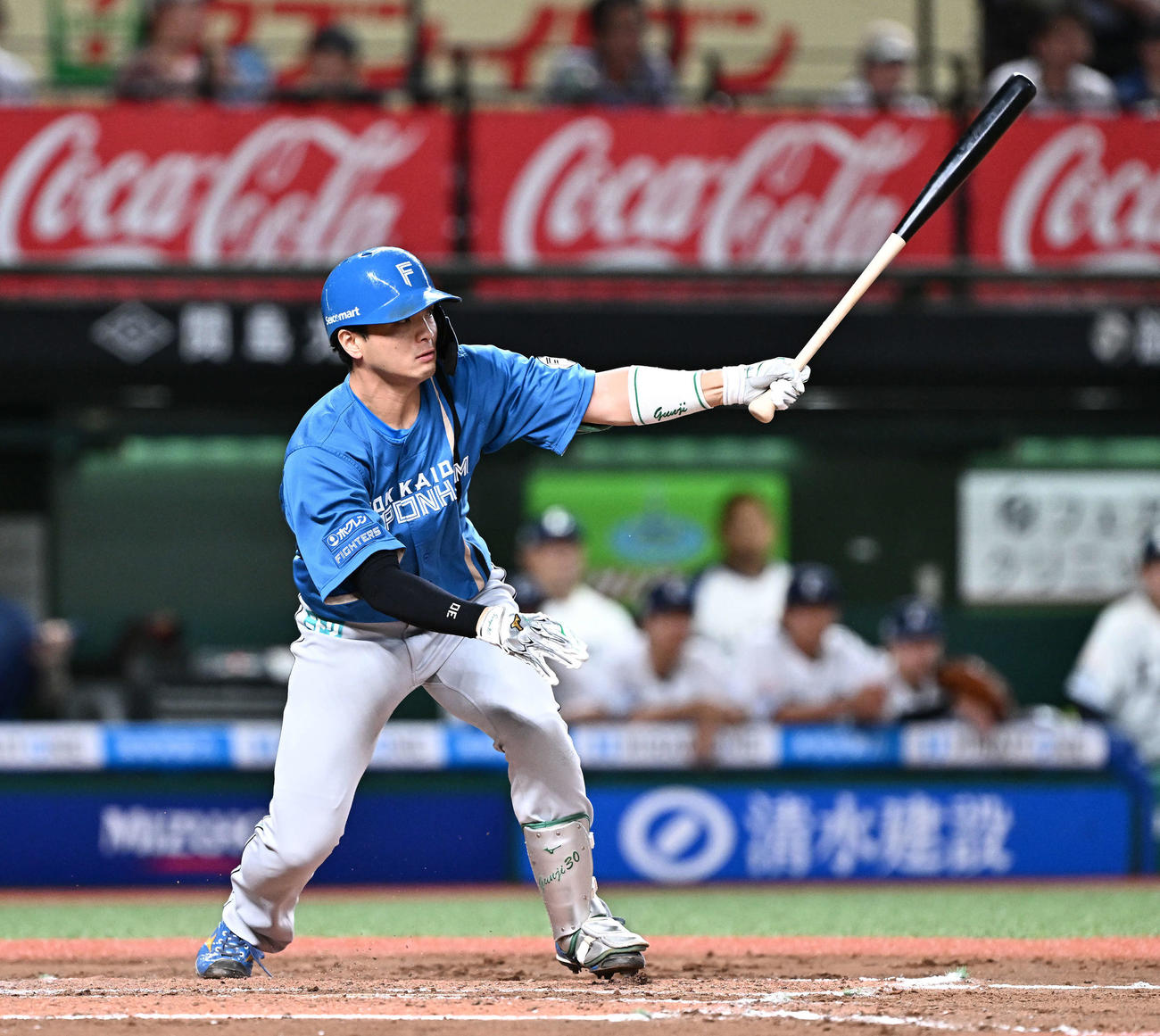 西武対日本ハム　7回表日本ハム1死三塁、代打郡司は中犠飛を放つ（撮影・滝沢徹郎）
