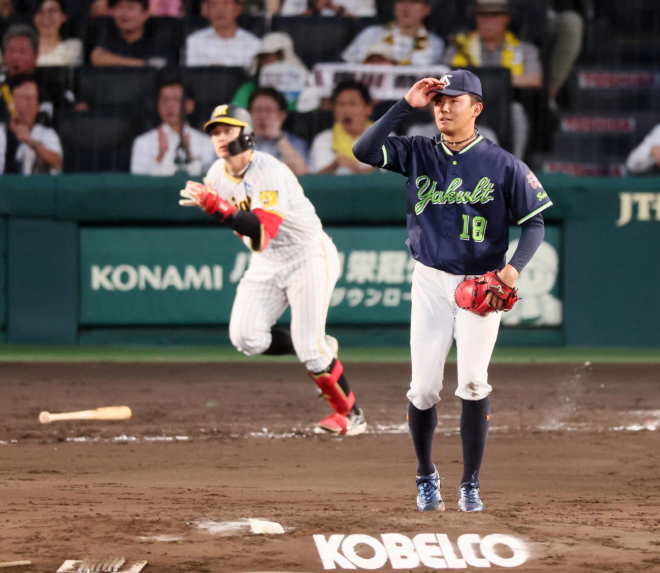 阪神対ヤクルト　4回裏阪神2死二塁、奥川は野口に中前適時打を許す（撮影・加藤哉）