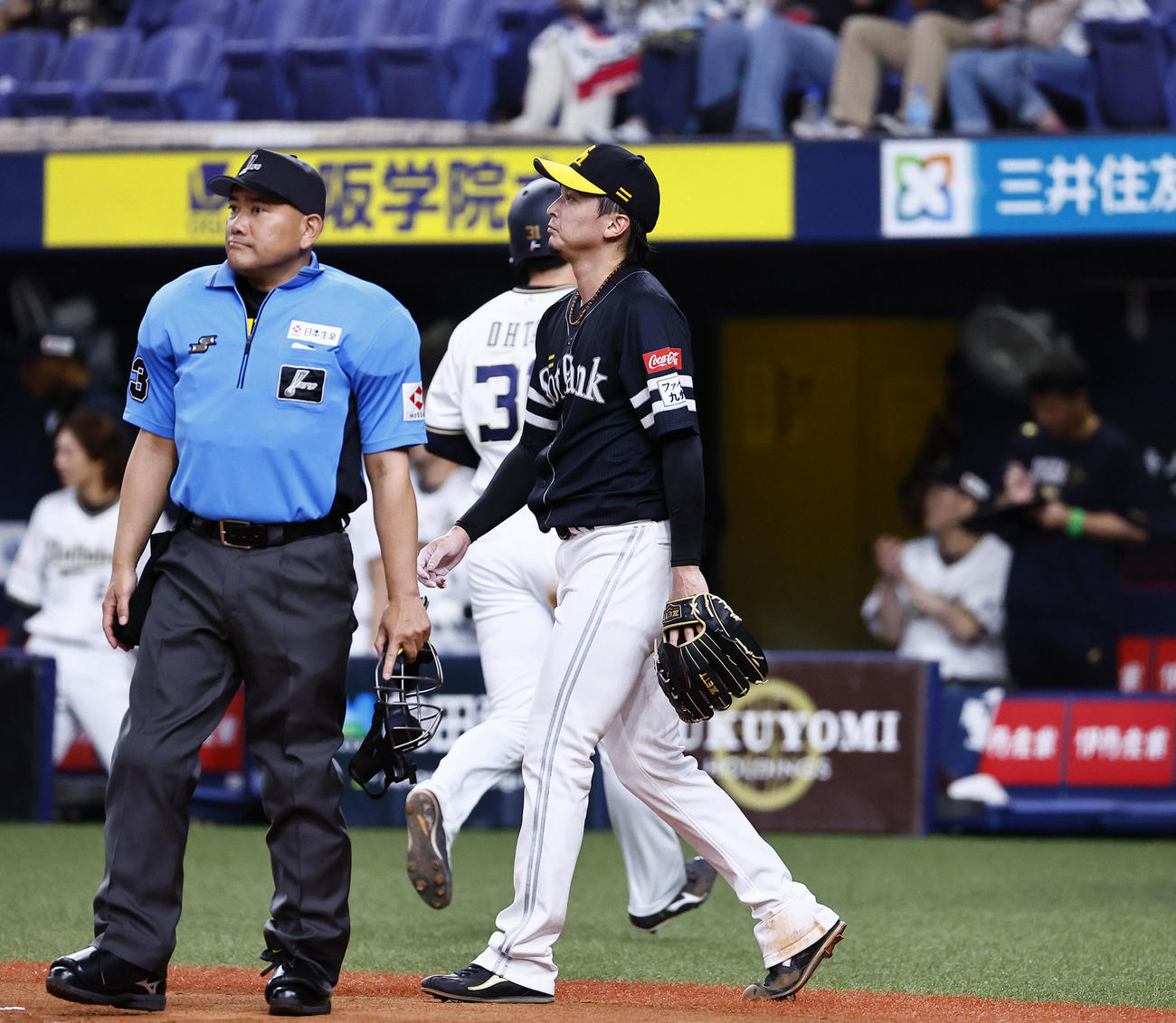 オリックス対ソフトバンク　1回裏オリックス1死一、三塁、森に先制の中犠飛を許した東浜（撮影・藤尾明華）