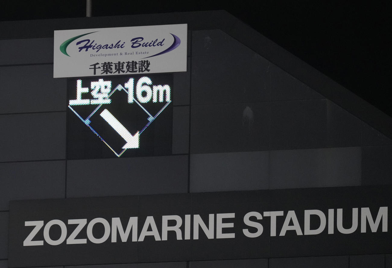 ロッテ対楽天　強風のZOZOマリンスタジアム（撮影・鈴木みどり）