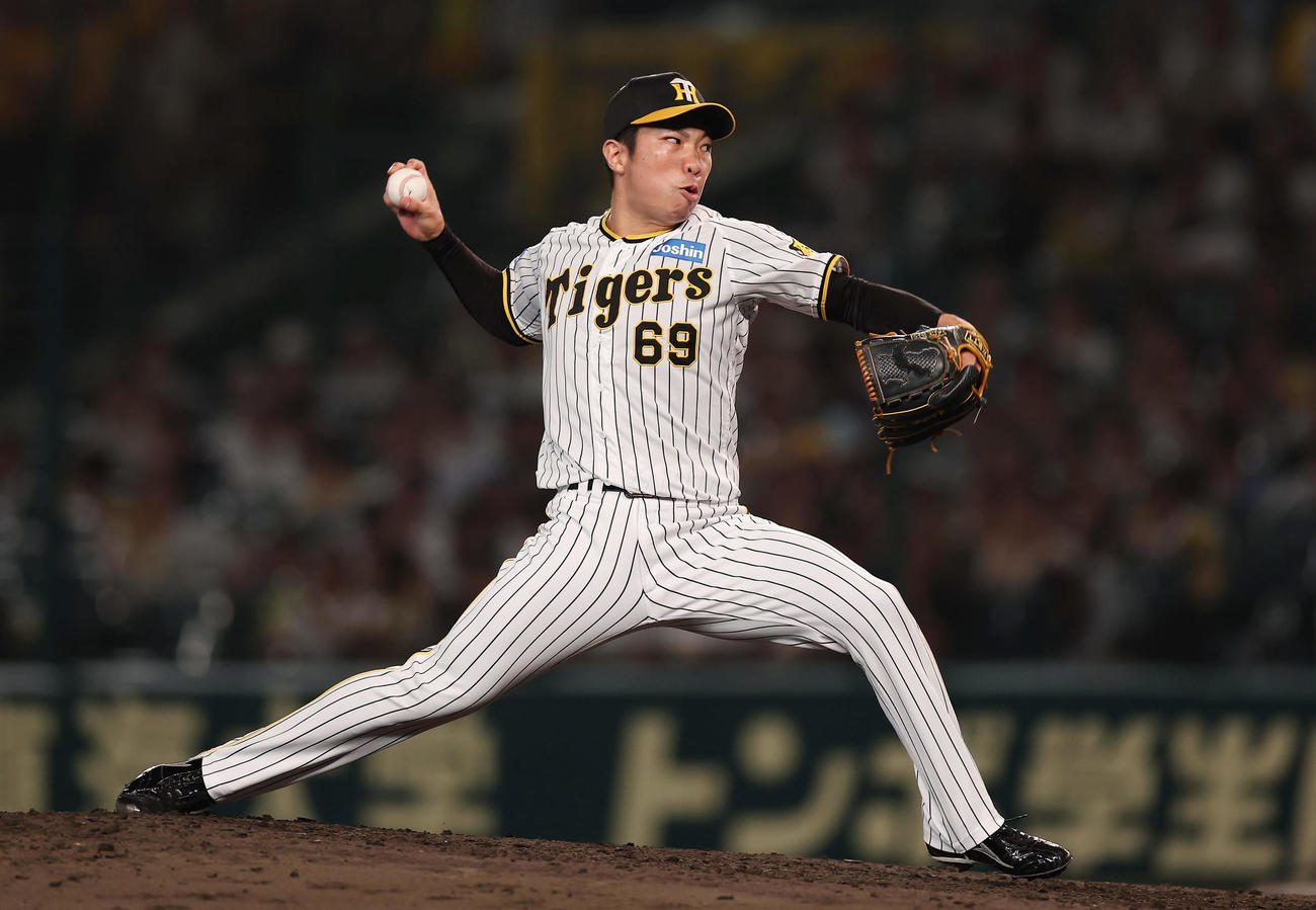 阪神対ヤクルト　阪神2番手の石井（撮影・前田充）